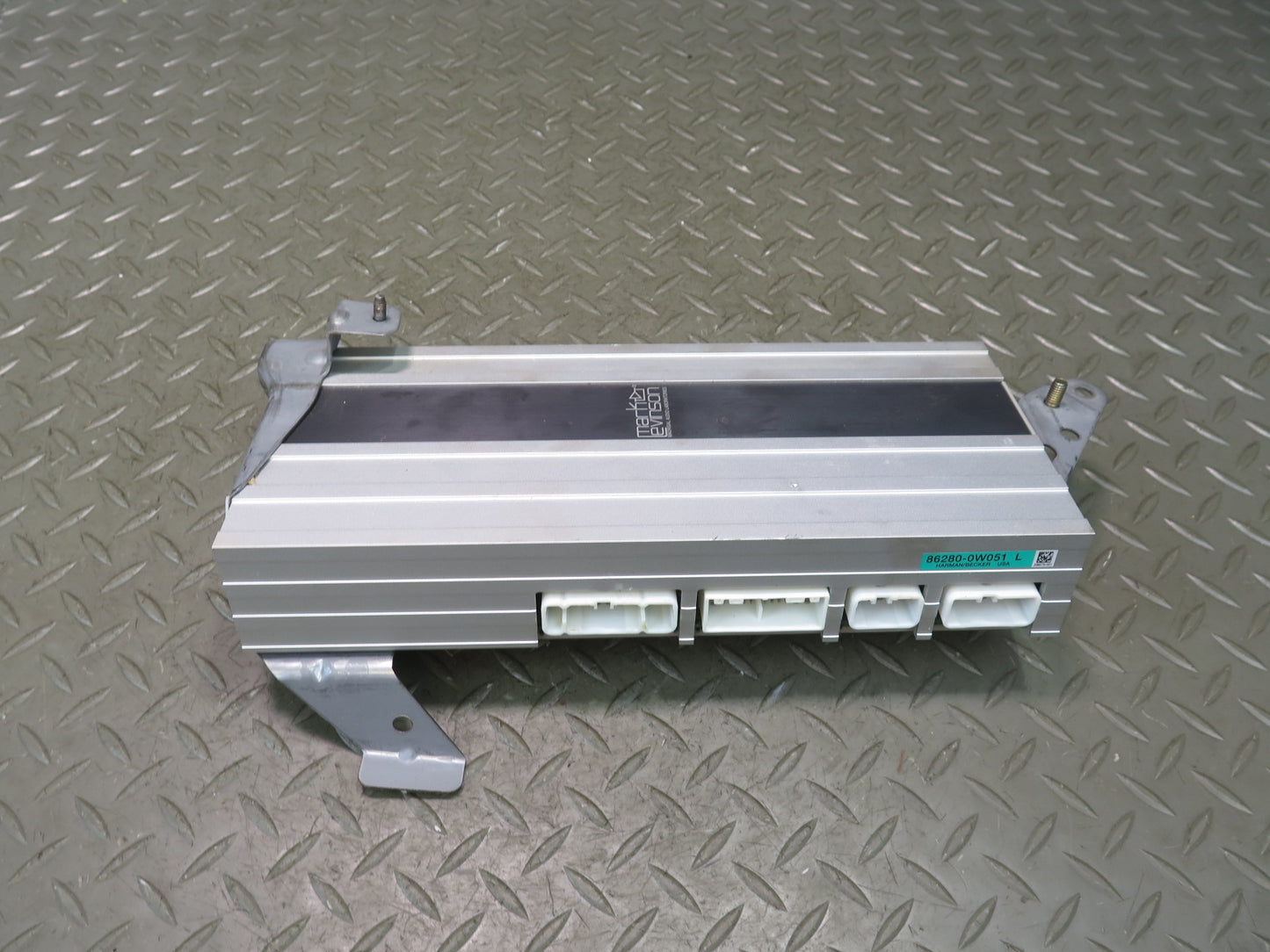 2003-2007 Lexus UZJ100L LX470 Mark Levinson Audio Amplifier 86280-0W051