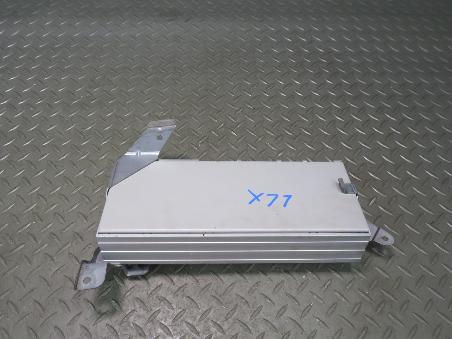 2003-2007 Lexus UZJ100L LX470 Mark Levinson Audio Amplifier 86280-0W051