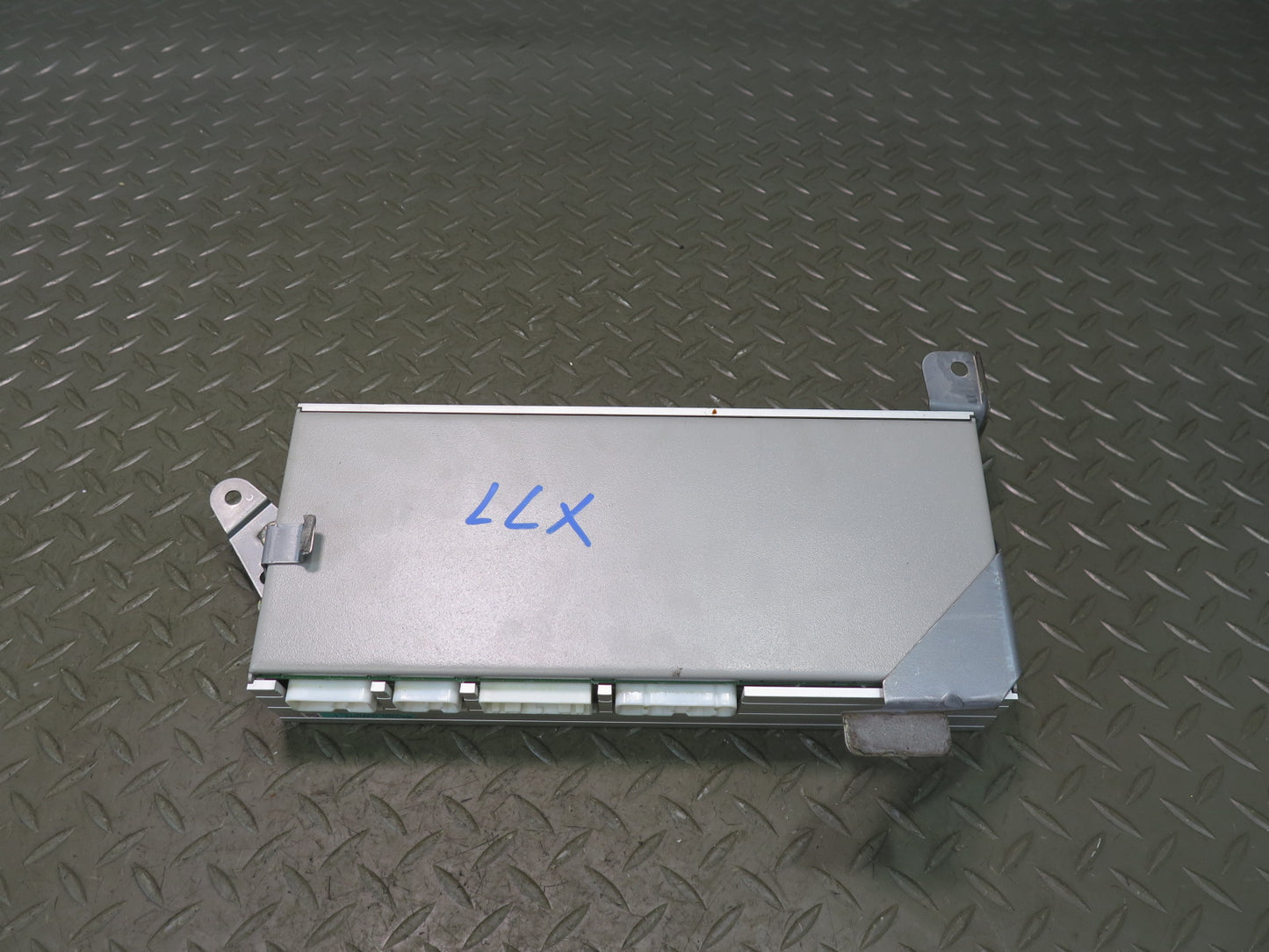 2003-2007 Lexus UZJ100L LX470 Mark Levinson Audio Amplifier 86280-0W051
