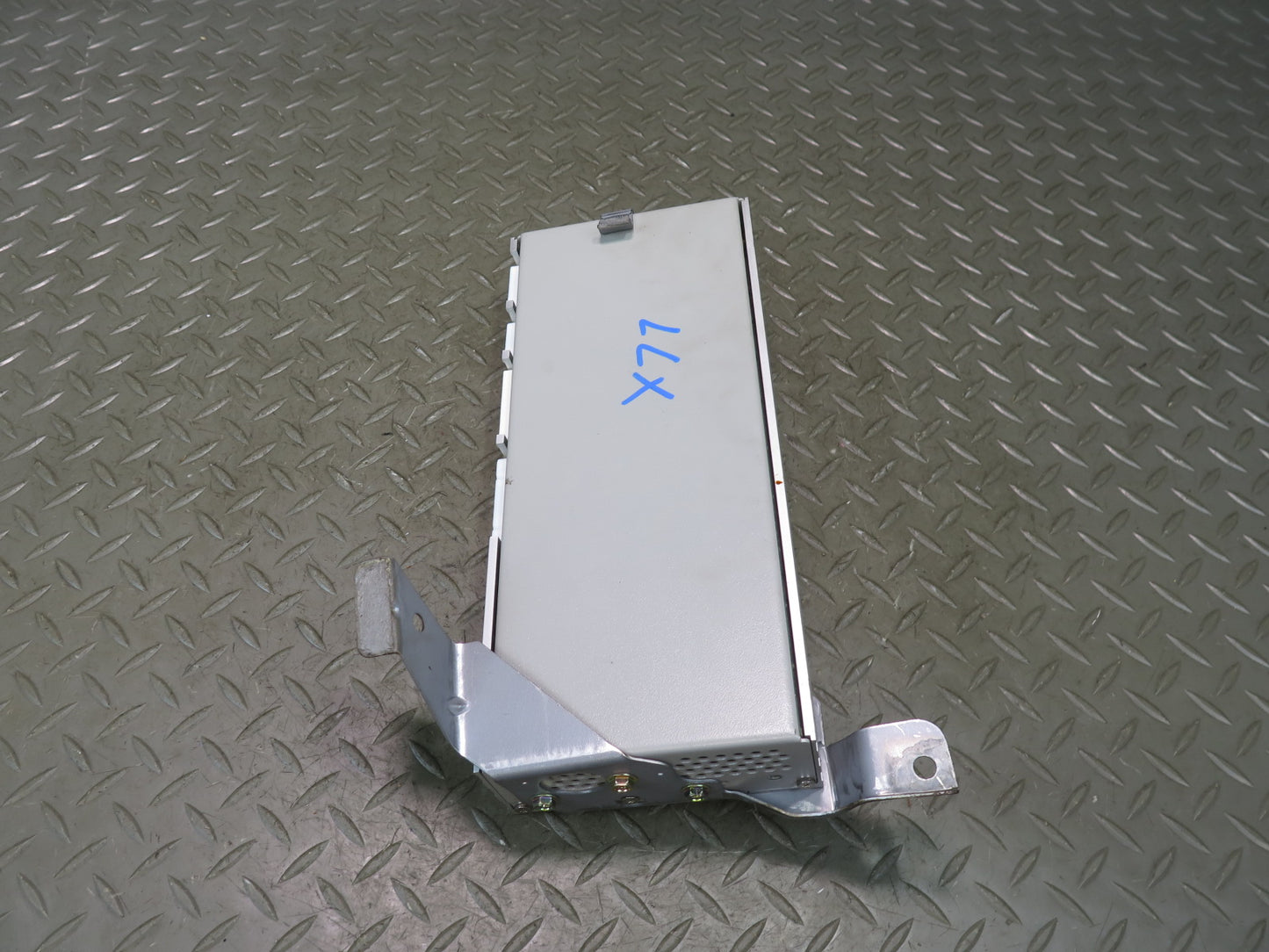 2003-2007 Lexus UZJ100L LX470 Mark Levinson Audio Amplifier 86280-0W051