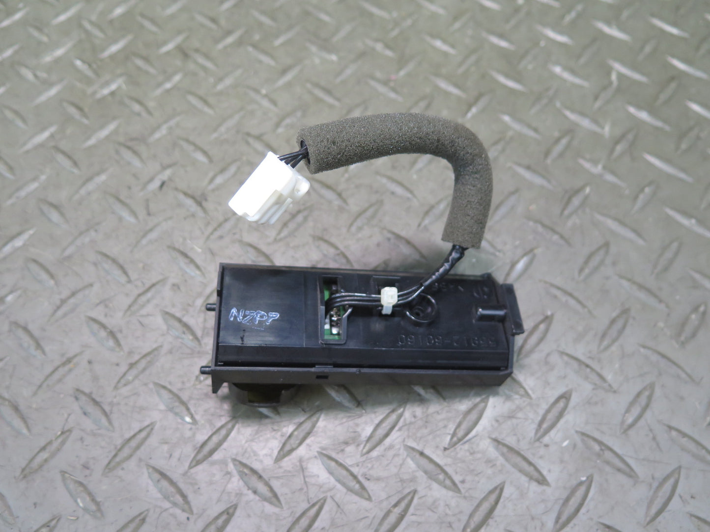2003-2007 Lexus UZJ100L LX470 Right Passenger Seat Belt Warning Light Lamp