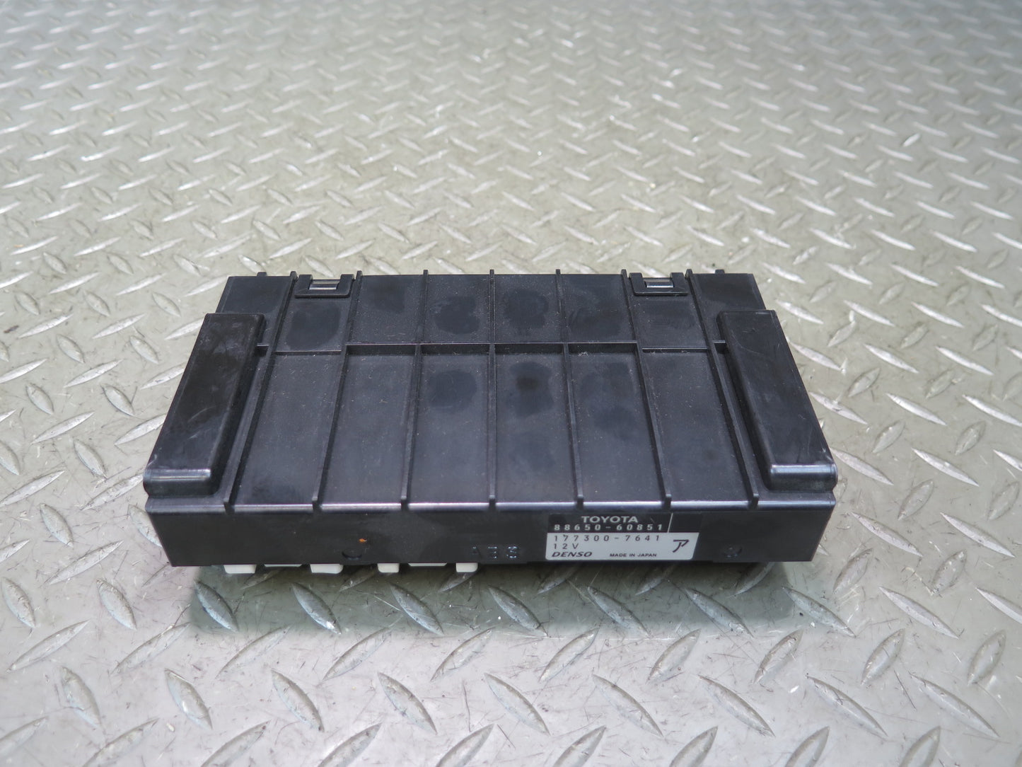 2003-2007 Lexus UZJ100L LX470 Rear A/C Air Condition Amplifier 88650-60362