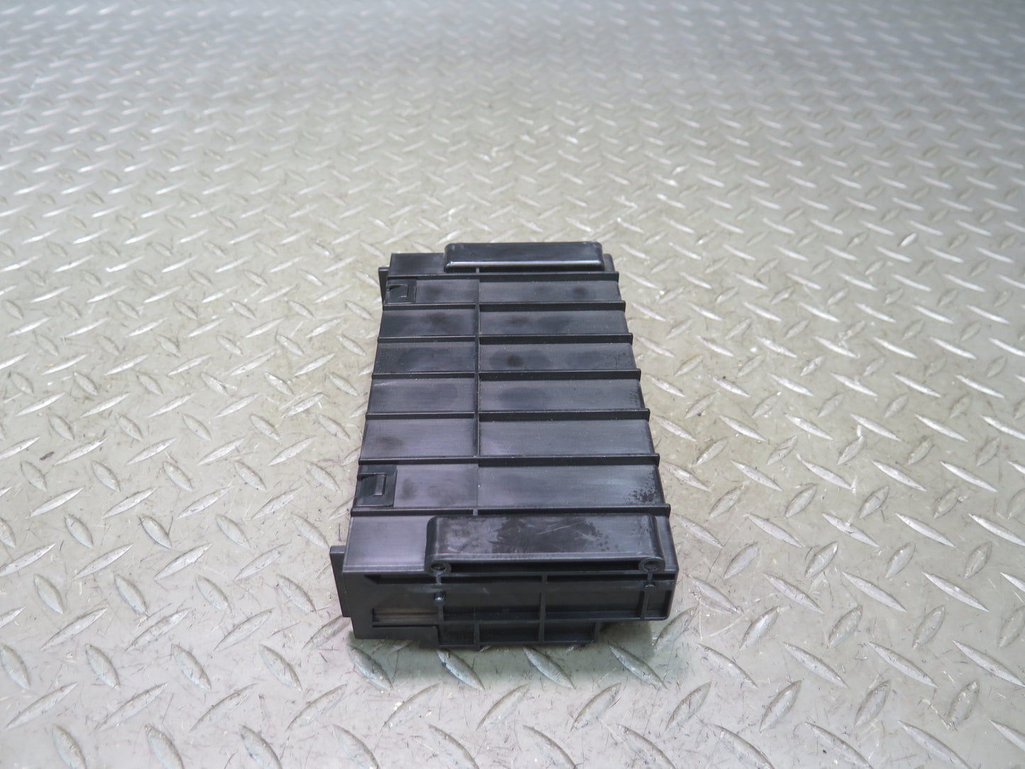 2003-2007 Lexus UZJ100L LX470 Rear A/C Air Condition Amplifier 88650-60362