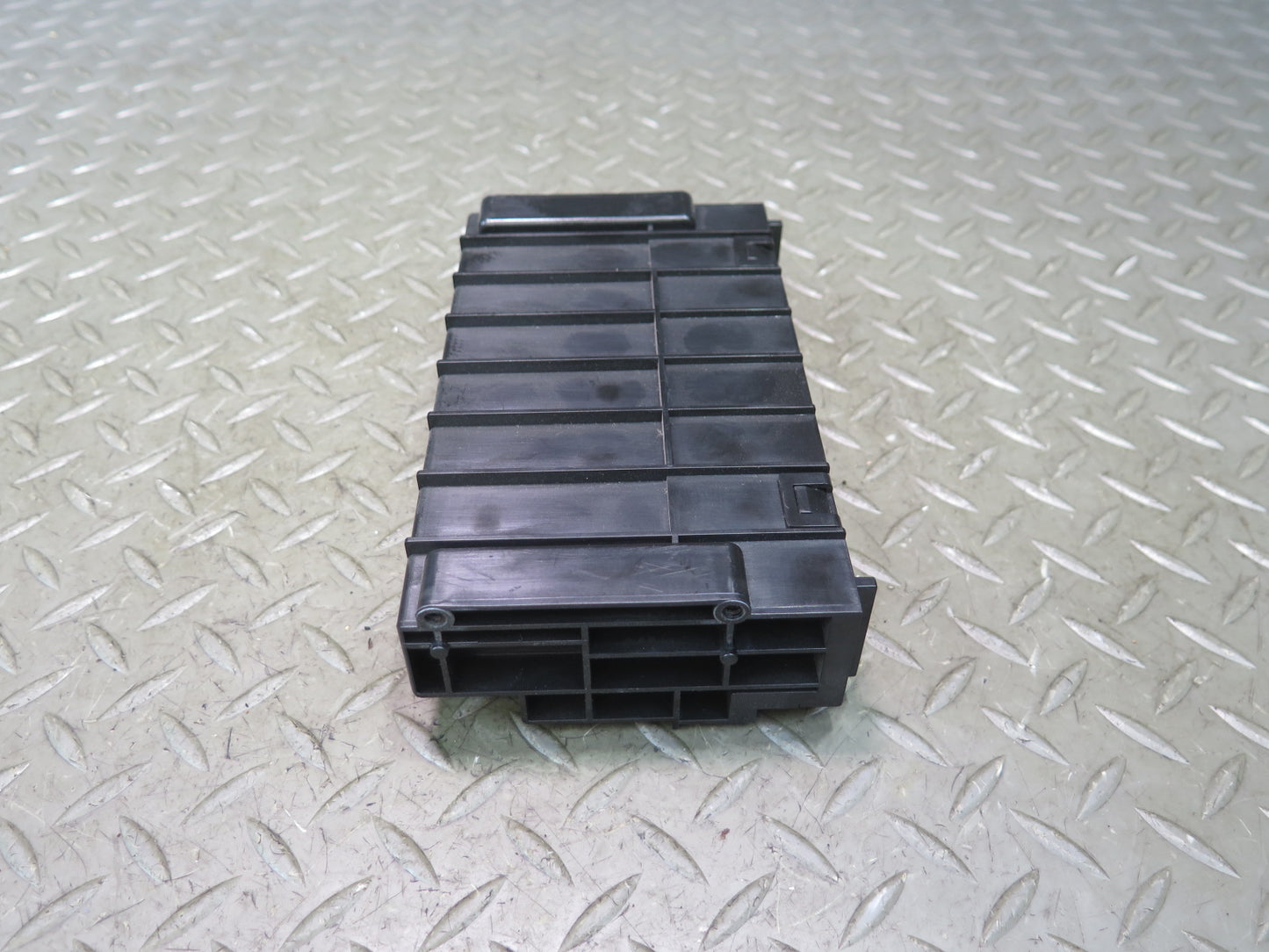 2003-2007 Lexus UZJ100L LX470 Rear A/C Air Condition Amplifier 88650-60362
