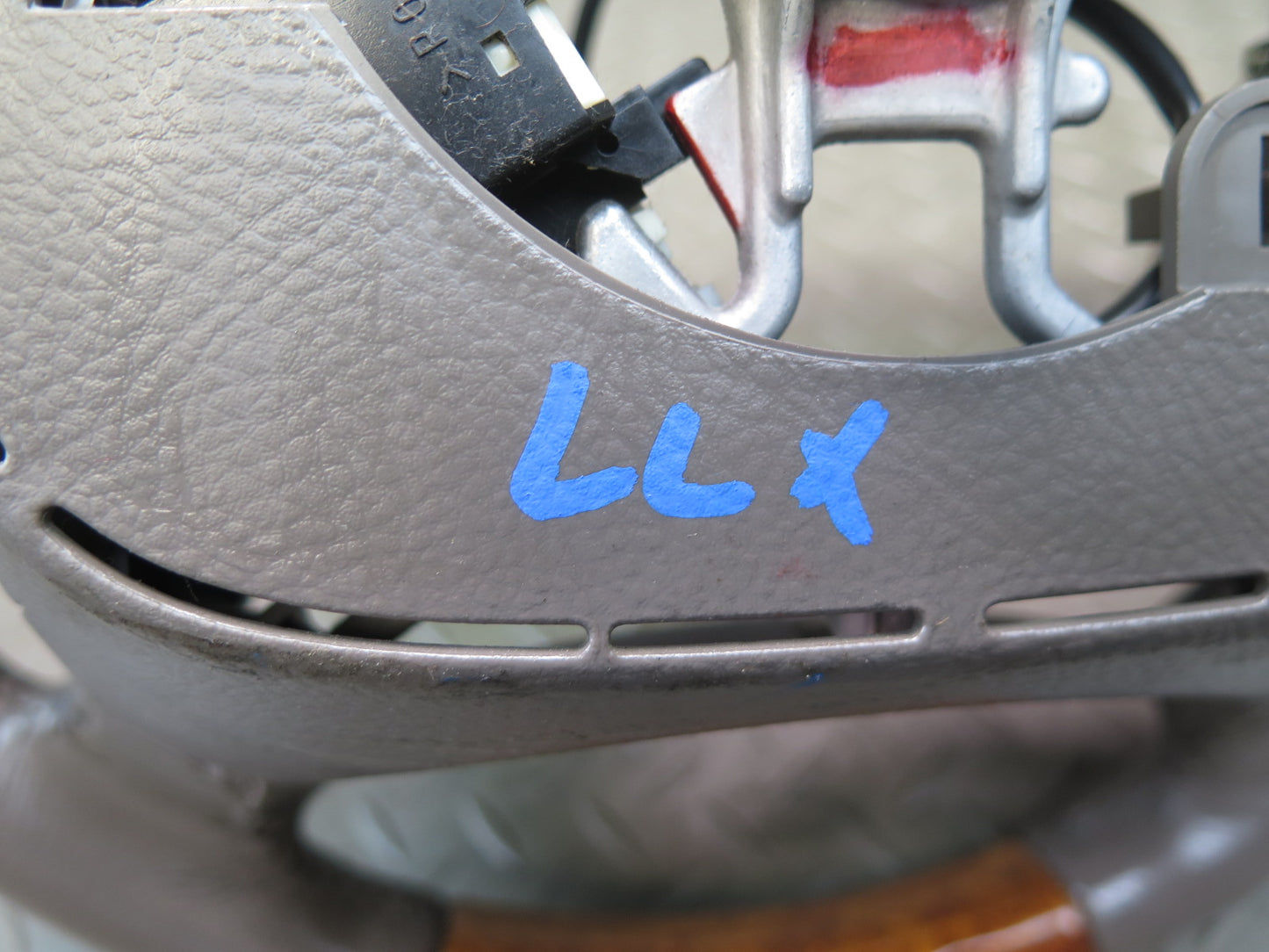 2003-2007 Lexus UZJ100L LX470 Leather Wood Steering w Control Switch