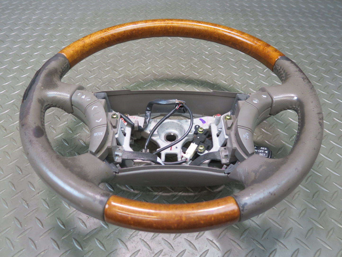 2003-2007 Lexus UZJ100L LX470 Leather Wood Steering w Control Switch