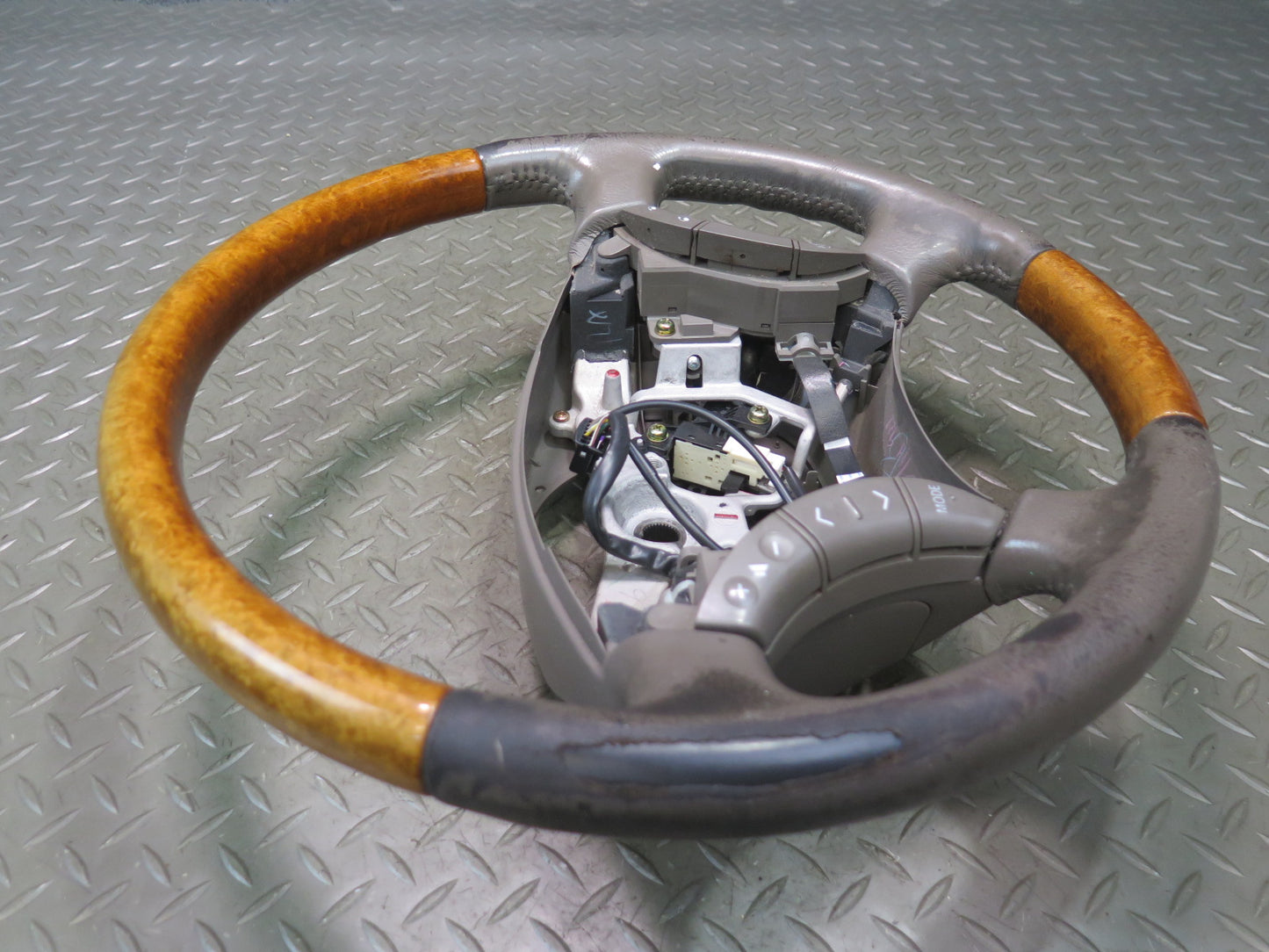 2003-2007 Lexus UZJ100L LX470 Leather Wood Steering w Control Switch