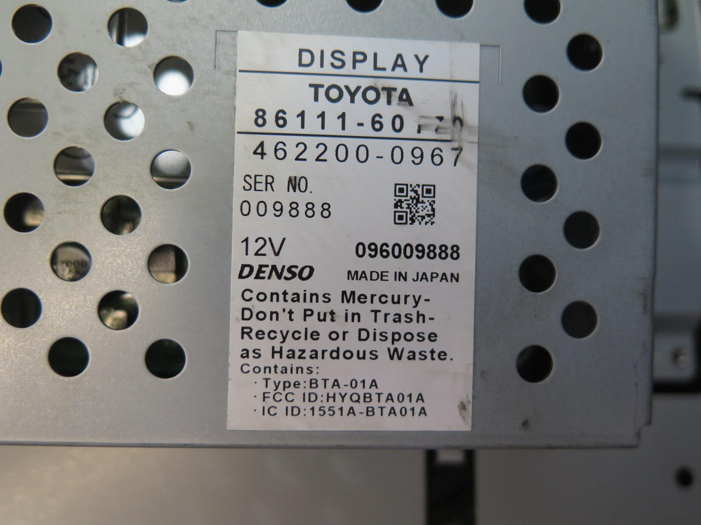 2004-2007 Lexus UZJ100L LX470 Dash GPS Navigation Screen Display 86111-60170
