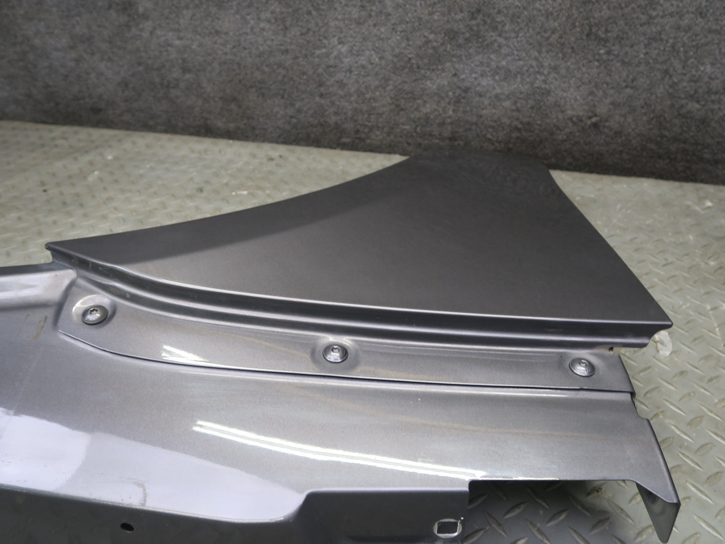 2015-2025 Porsche Macan Front Right Side Fender Shell Panel Cover Gray