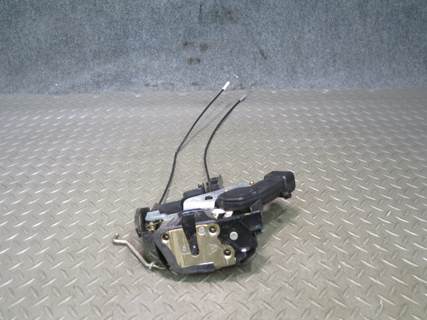 2003-2007 Lexus UZJ100L LX470 Front Left Door Lock Latch Actuator