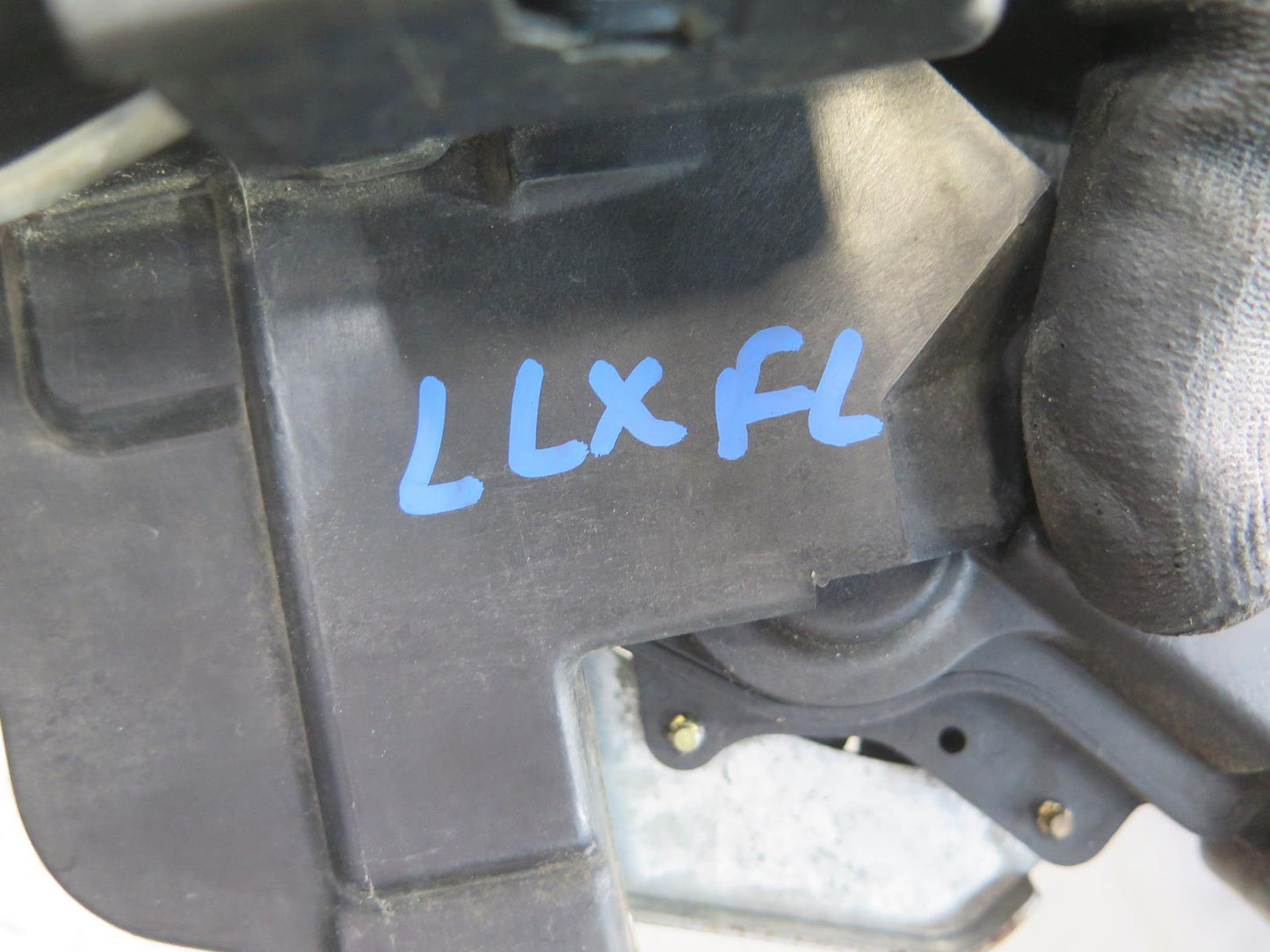 2003-2007 Lexus UZJ100L LX470 Front Left Door Lock Latch Actuator