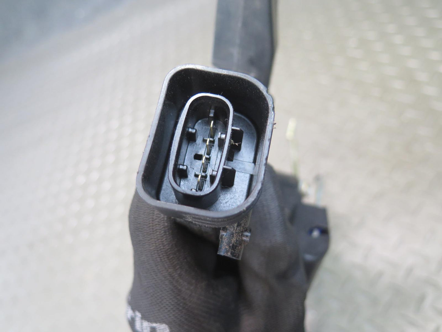 2003-2007 Lexus UZJ100L LX470 Front Left Door Lock Latch Actuator