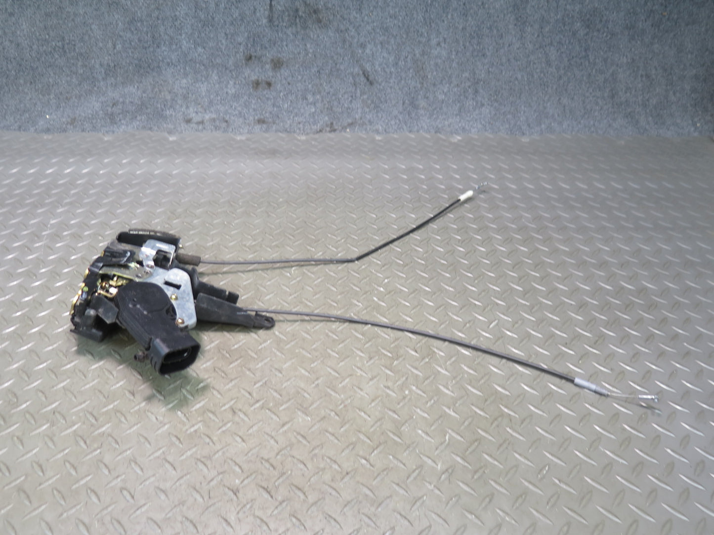 2003-2007 Lexus UZJ100L LX470 Front Left Door Lock Latch Actuator