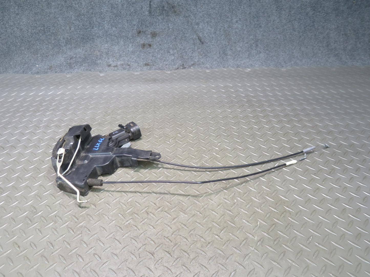 2003-2007 Lexus UZJ100L LX470 Front Left Door Lock Latch Actuator