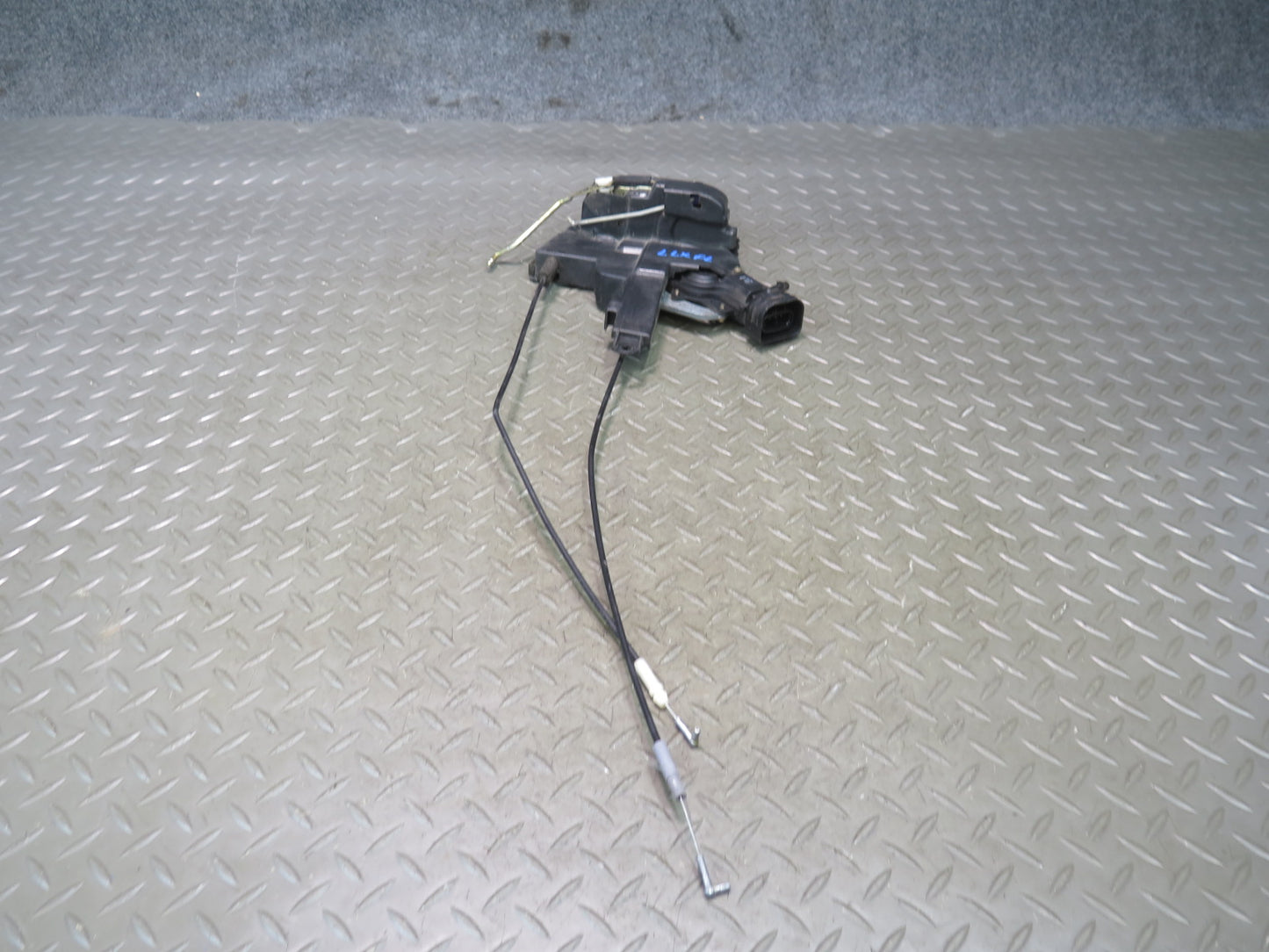 2003-2007 Lexus UZJ100L LX470 Front Left Door Lock Latch Actuator