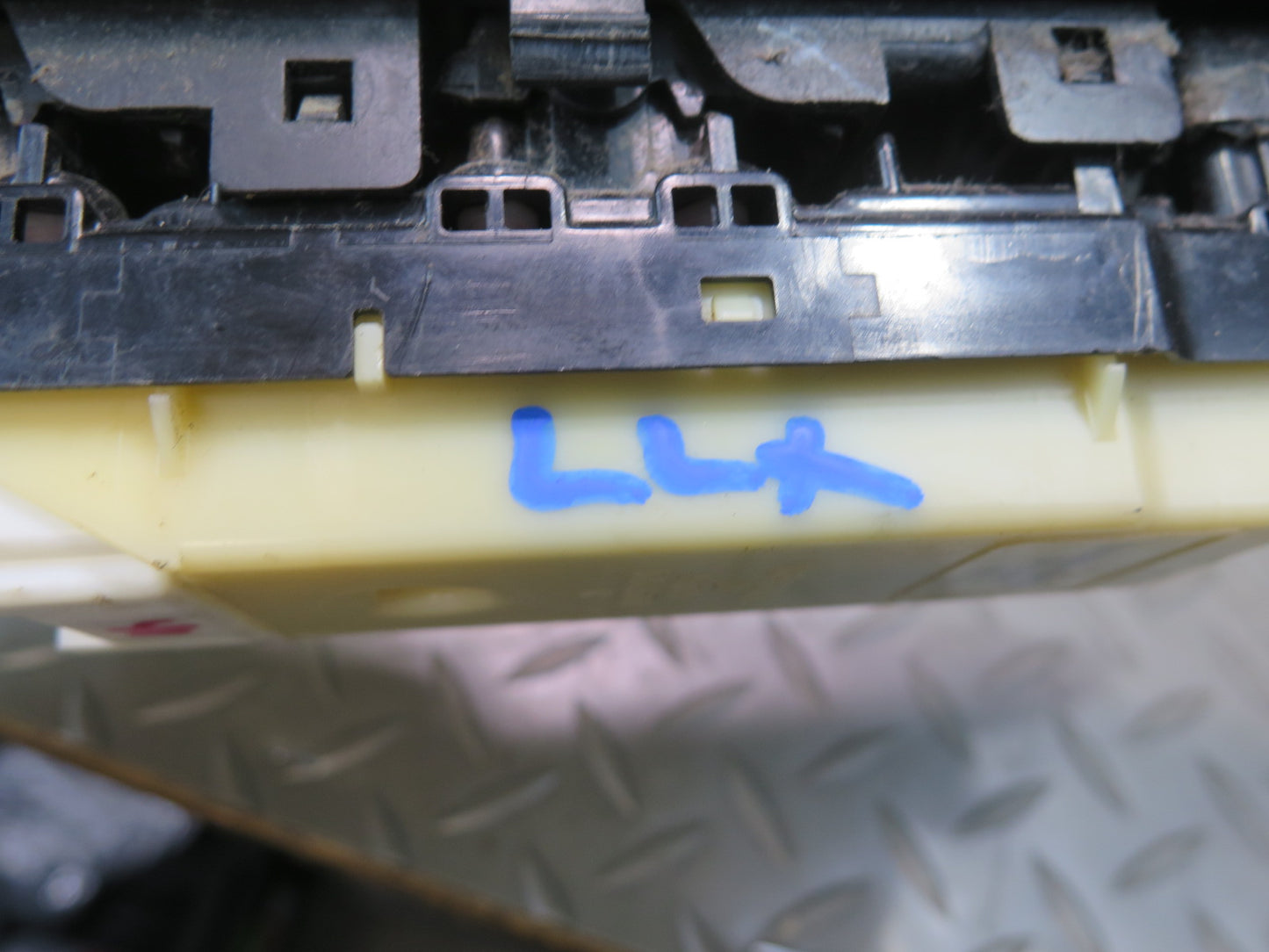 2003-2007 Lexus UZJ100L LX470 Front Left Door Master Power Window Switch