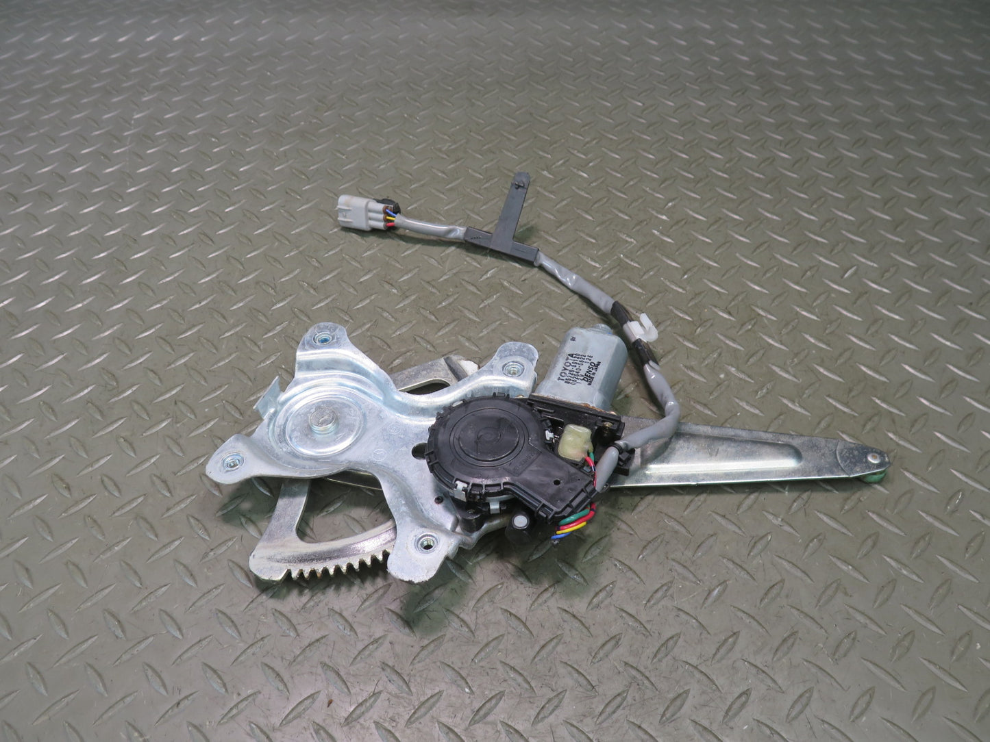 1998-2007 Lexus UZJ100L LX470 Rear Right Door Window Regulator w Motor