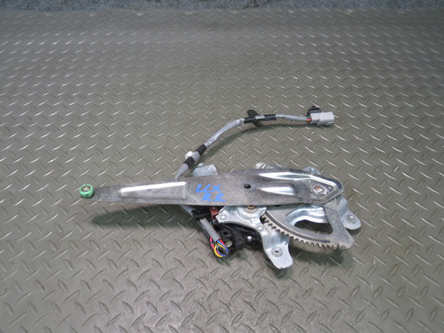 1998-2007 Lexus UZJ100L LX470 Rear Right Door Window Regulator w Motor