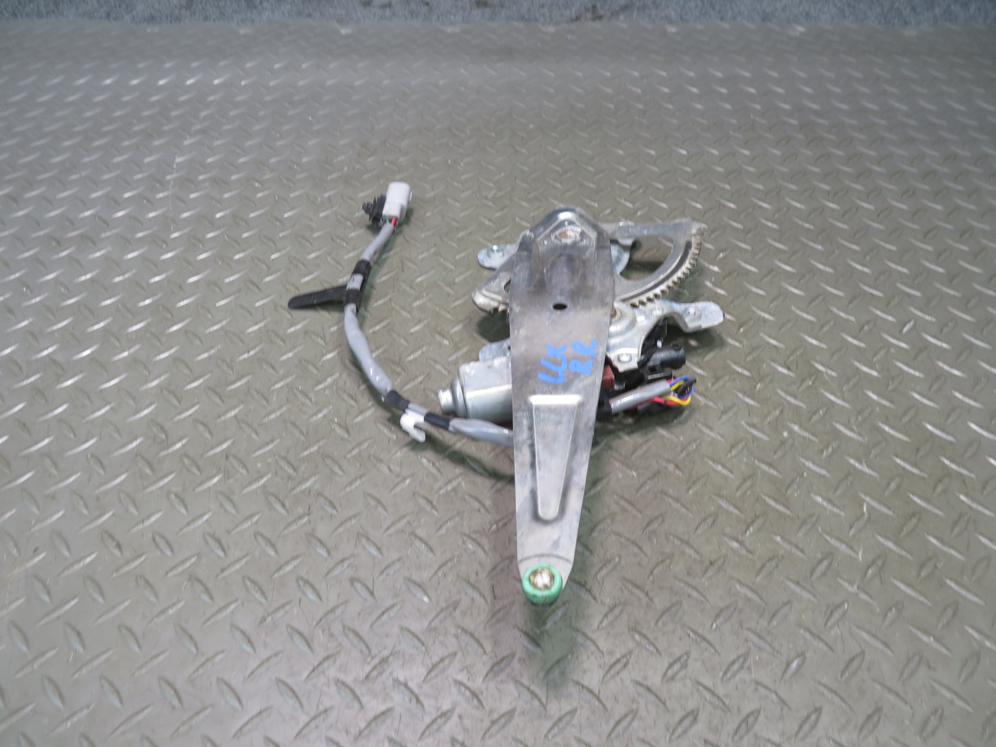 1998-2007 Lexus UZJ100L LX470 Rear Right Door Window Regulator w Motor