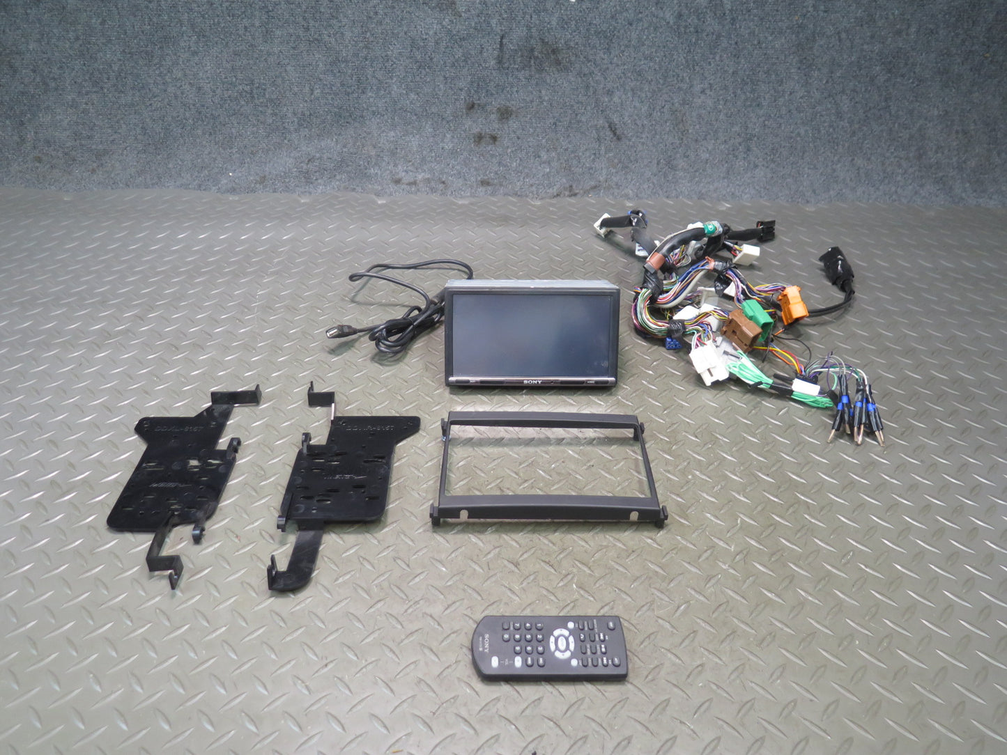 97-99 Lexus SC400 SC300 Sony XAV-AX3200 Media Receiver w Mount Bracket Wire OEM