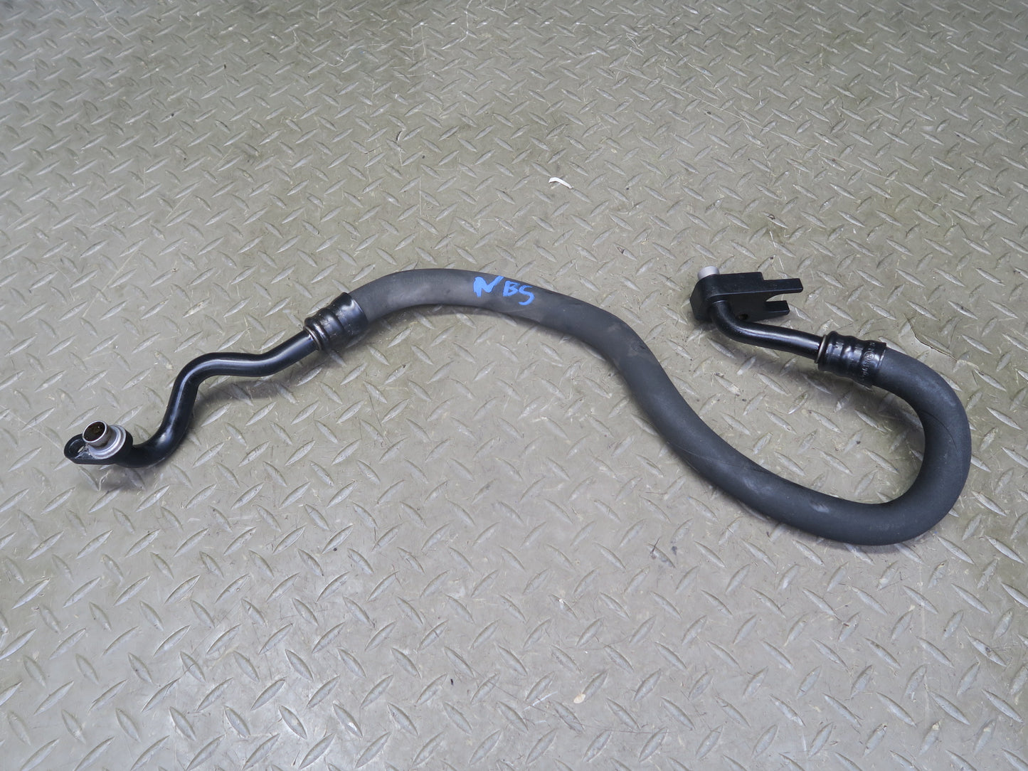2006-2010 BMW E63 E64 M6 Engine Oil Cooler Hose Pipe Line Set of 2