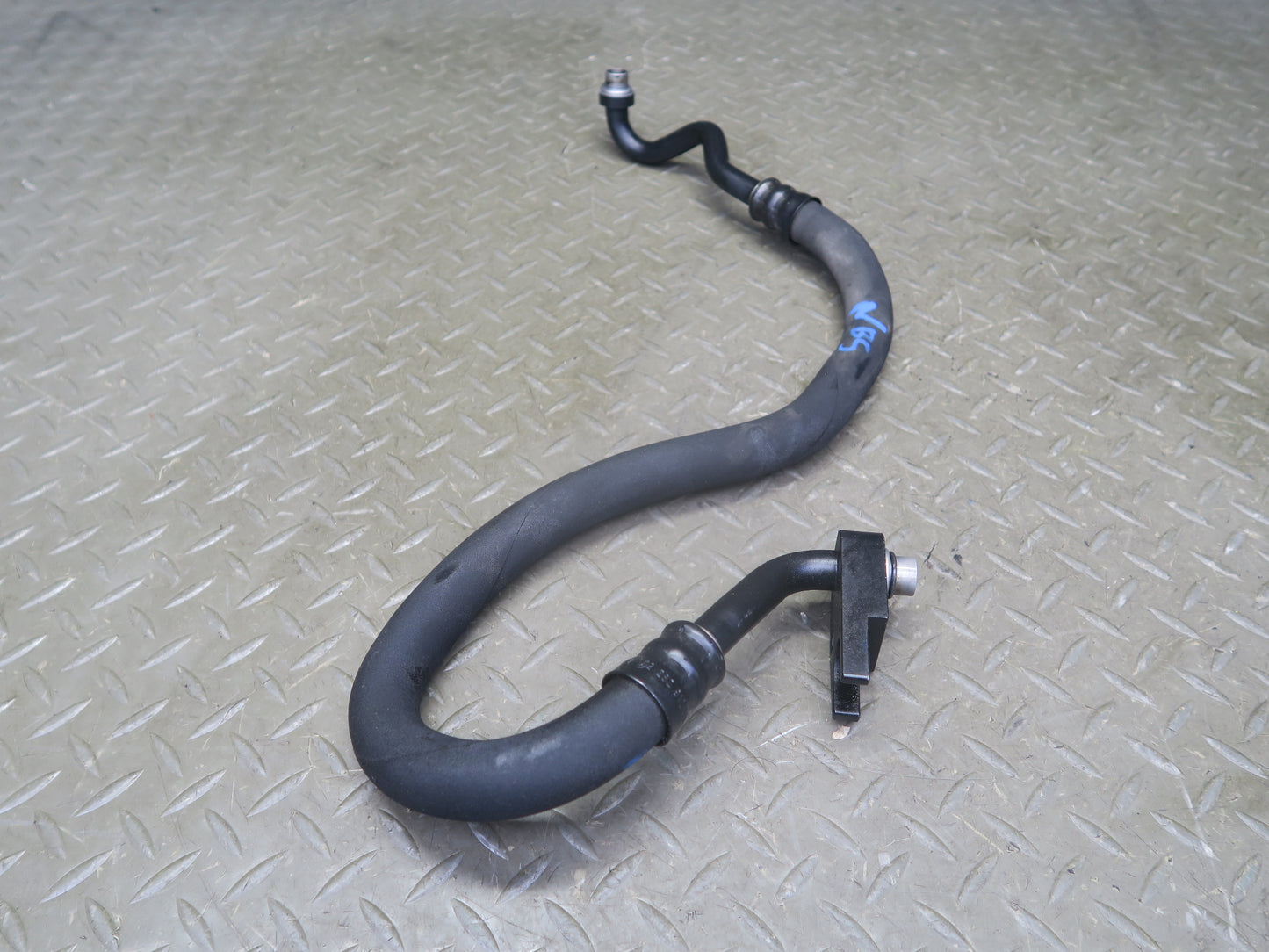 2006-2010 BMW E63 E64 M6 Engine Oil Cooler Hose Pipe Line Set of 2