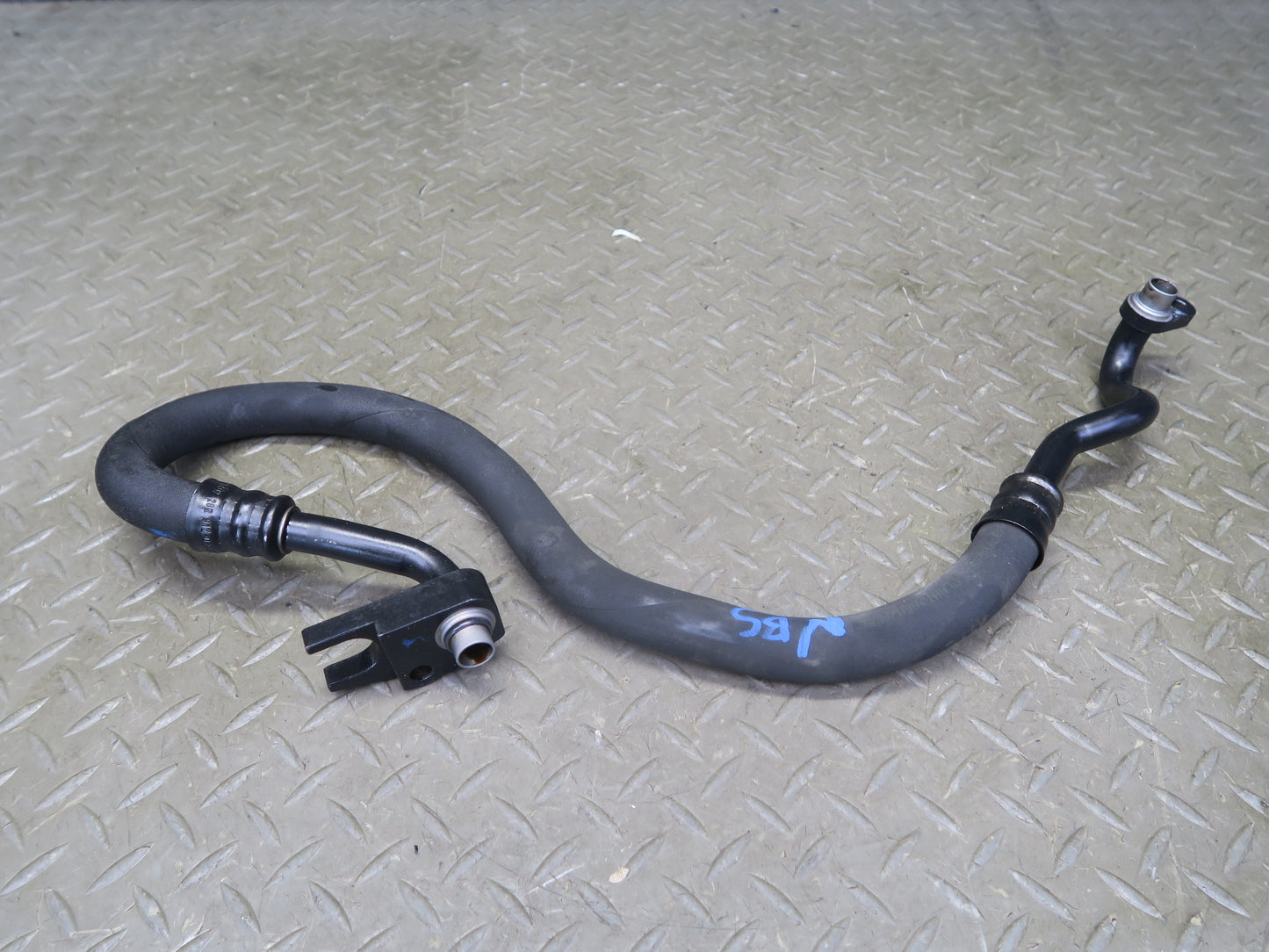 2006-2010 BMW E63 E64 M6 Engine Oil Cooler Hose Pipe Line Set of 2