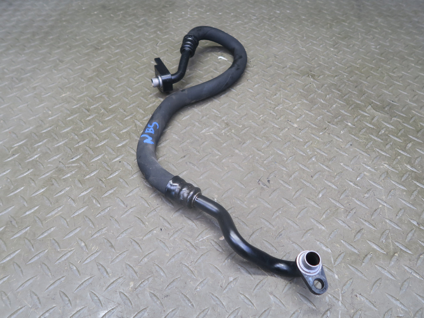 2006-2010 BMW E63 E64 M6 Engine Oil Cooler Hose Pipe Line Set of 2