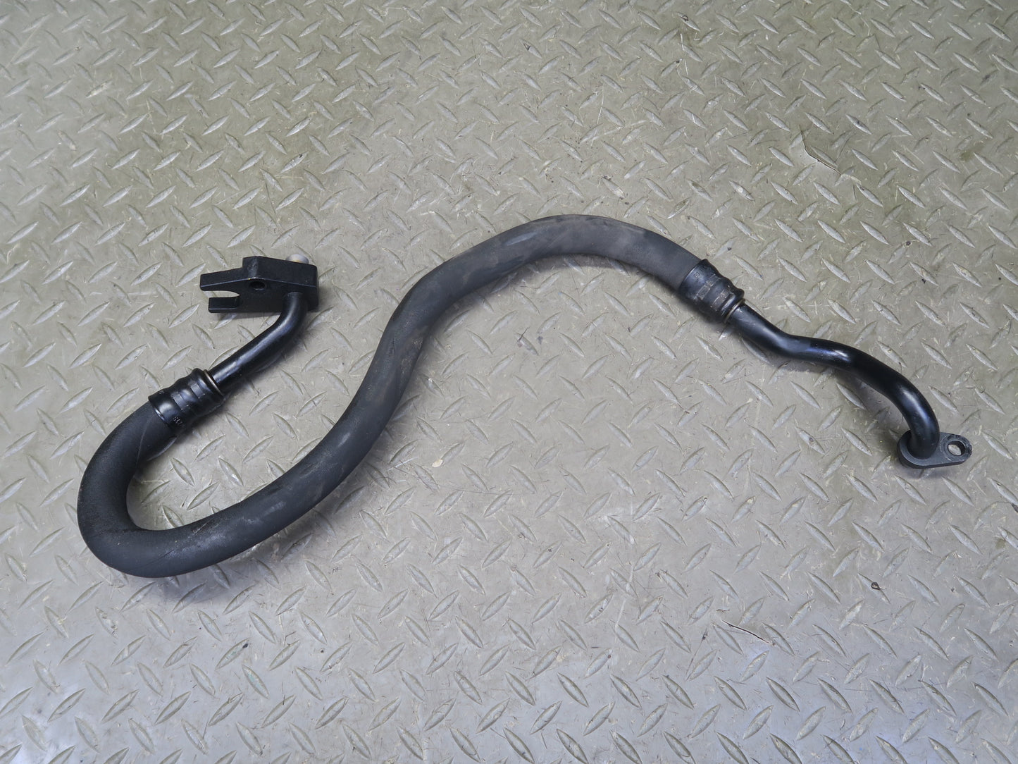2006-2010 BMW E63 E64 M6 Engine Oil Cooler Hose Pipe Line Set of 2