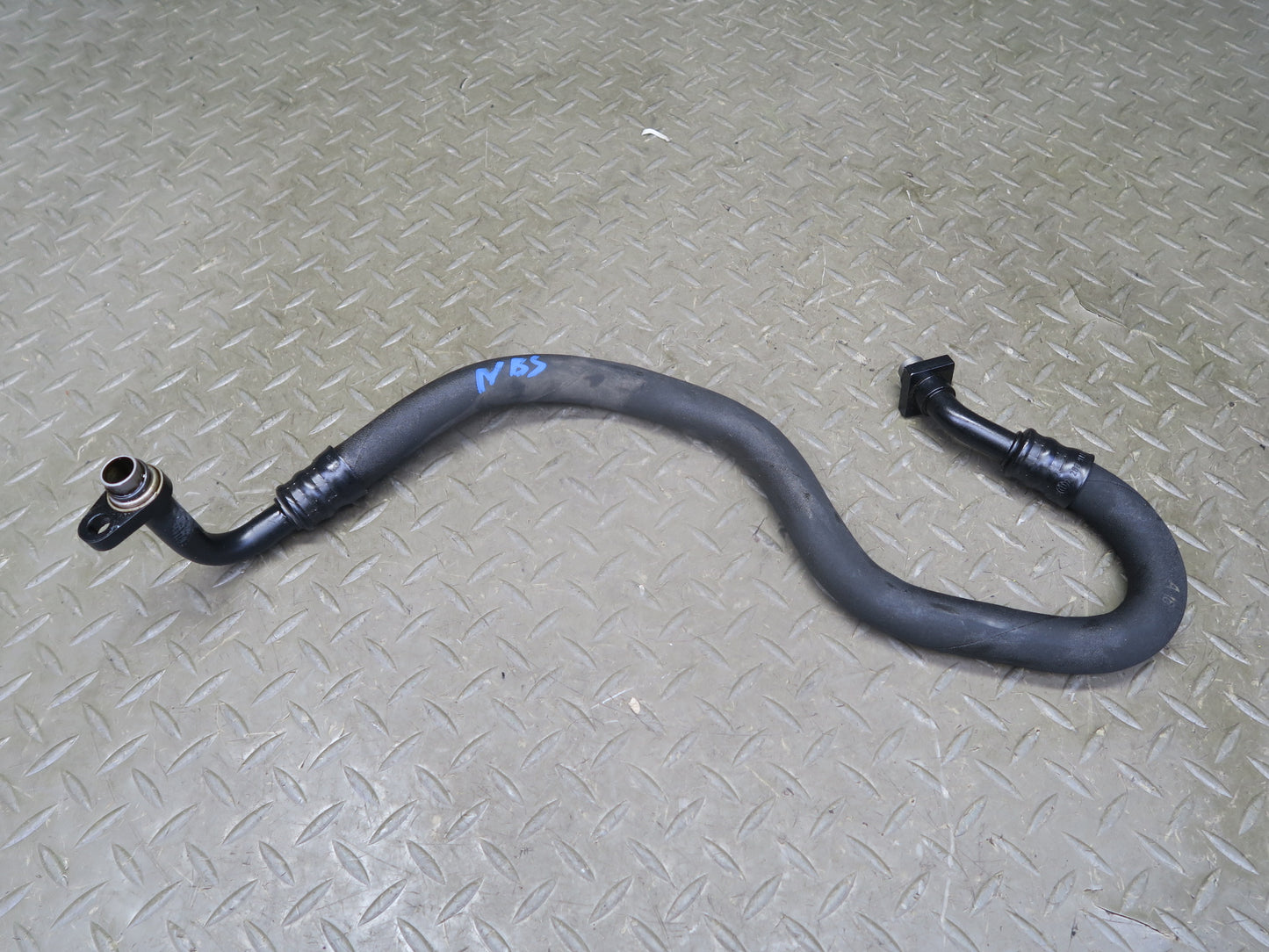 2006-2010 BMW E63 E64 M6 Engine Oil Cooler Hose Pipe Line Set of 2