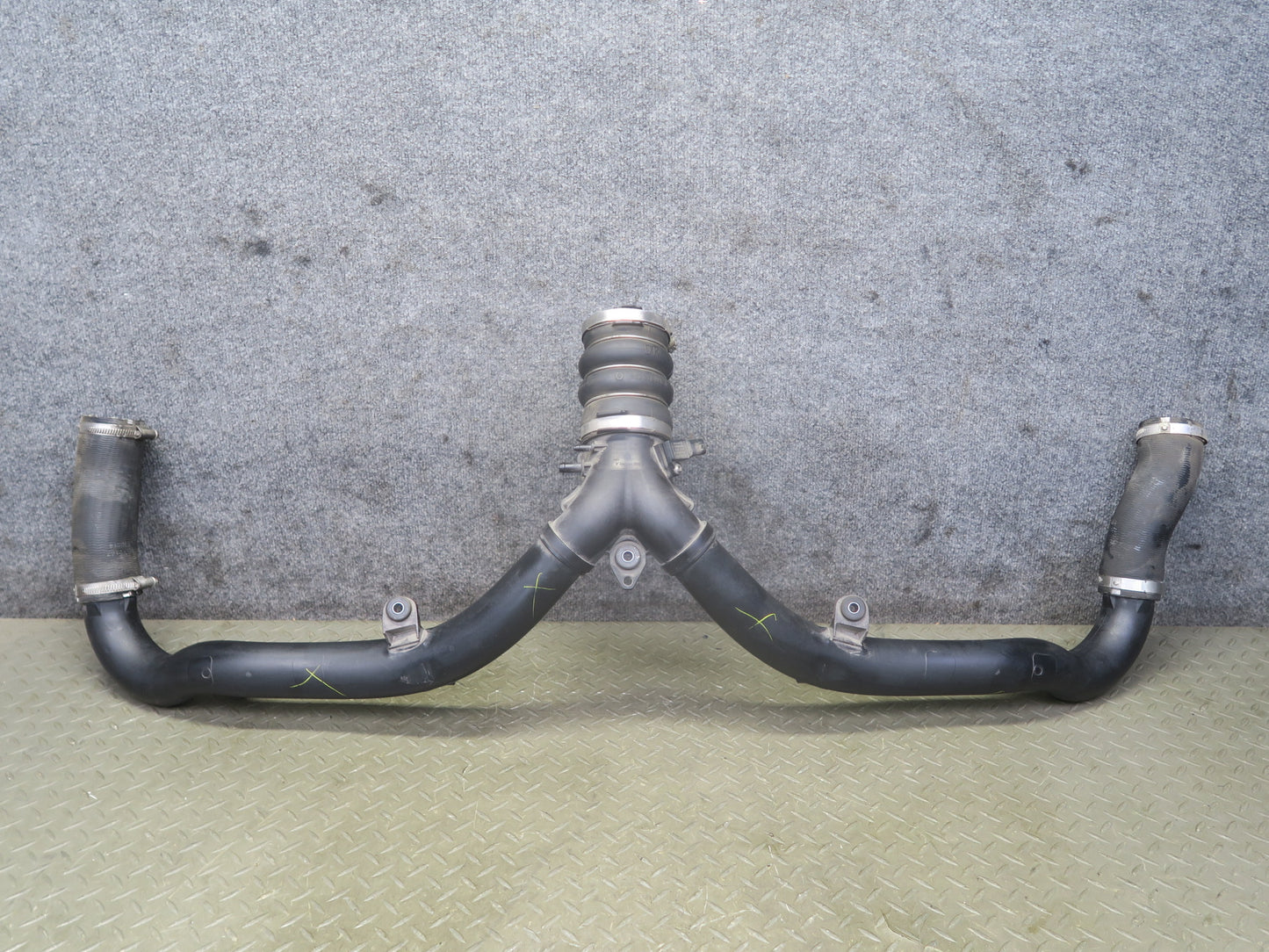 2015-2018 Porsche Macan Turbo 3.6L Engine Intercooler Y Connector Pipe