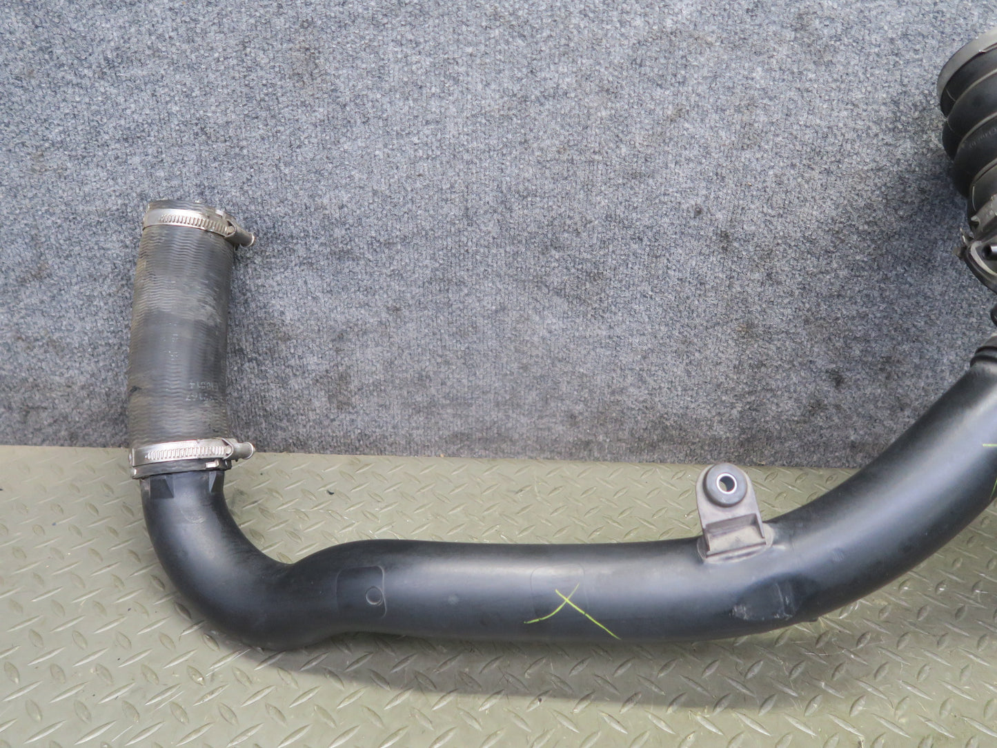 2015-2018 Porsche Macan Turbo 3.6L Engine Intercooler Y Connector Pipe