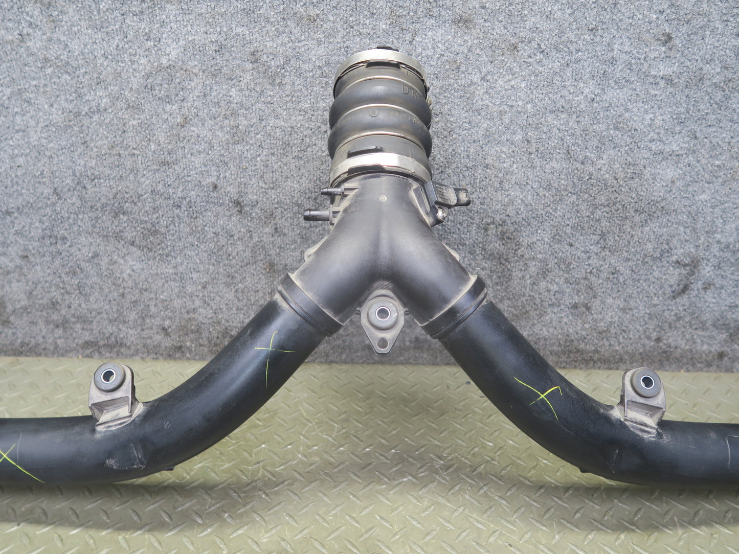 2015-2018 Porsche Macan Turbo 3.6L Engine Intercooler Y Connector Pipe