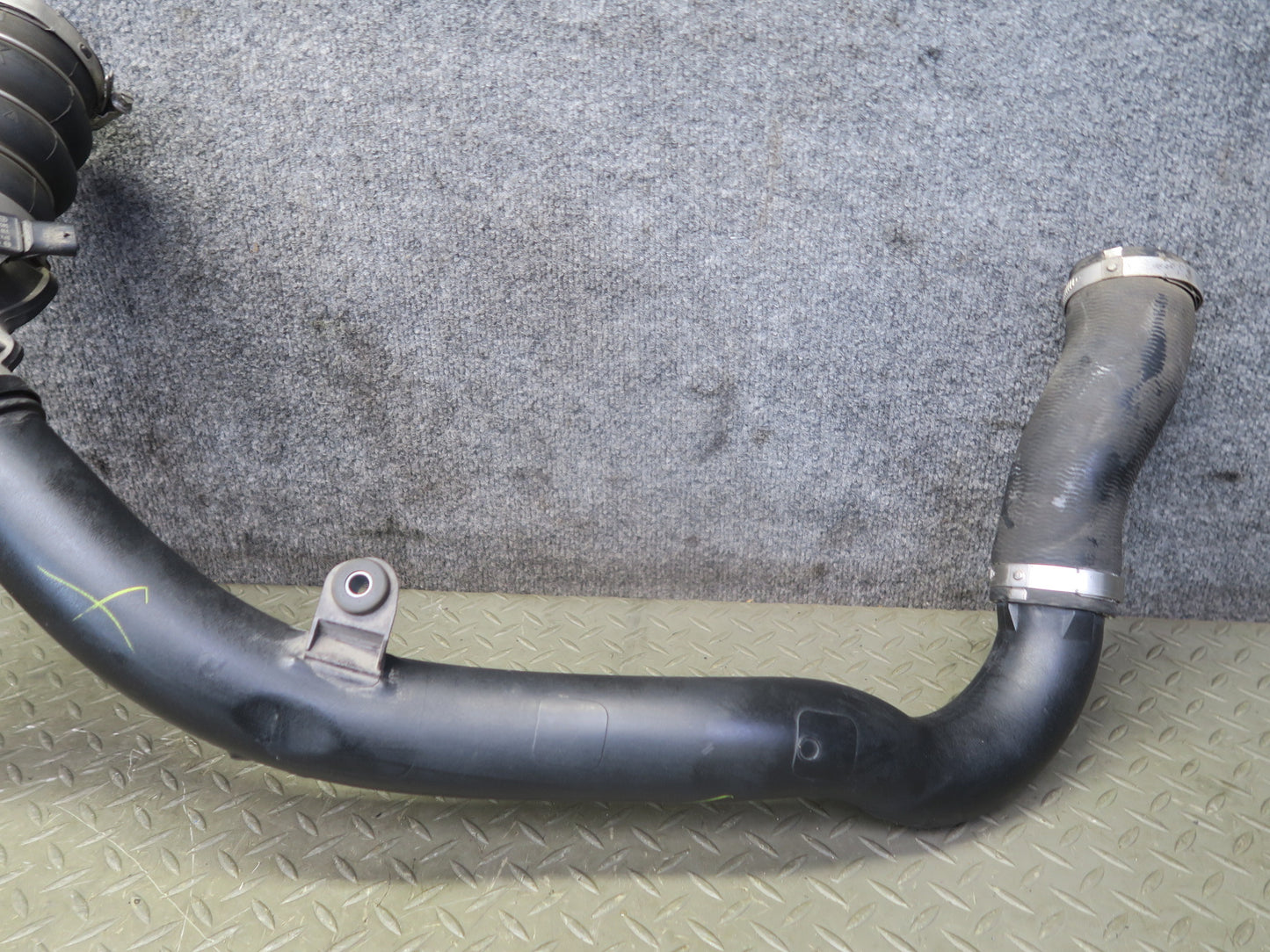2015-2018 Porsche Macan Turbo 3.6L Engine Intercooler Y Connector Pipe