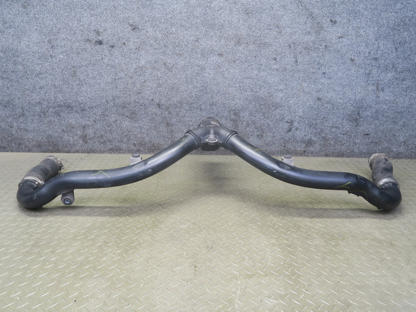 2015-2018 Porsche Macan Turbo 3.6L Engine Intercooler Y Connector Pipe