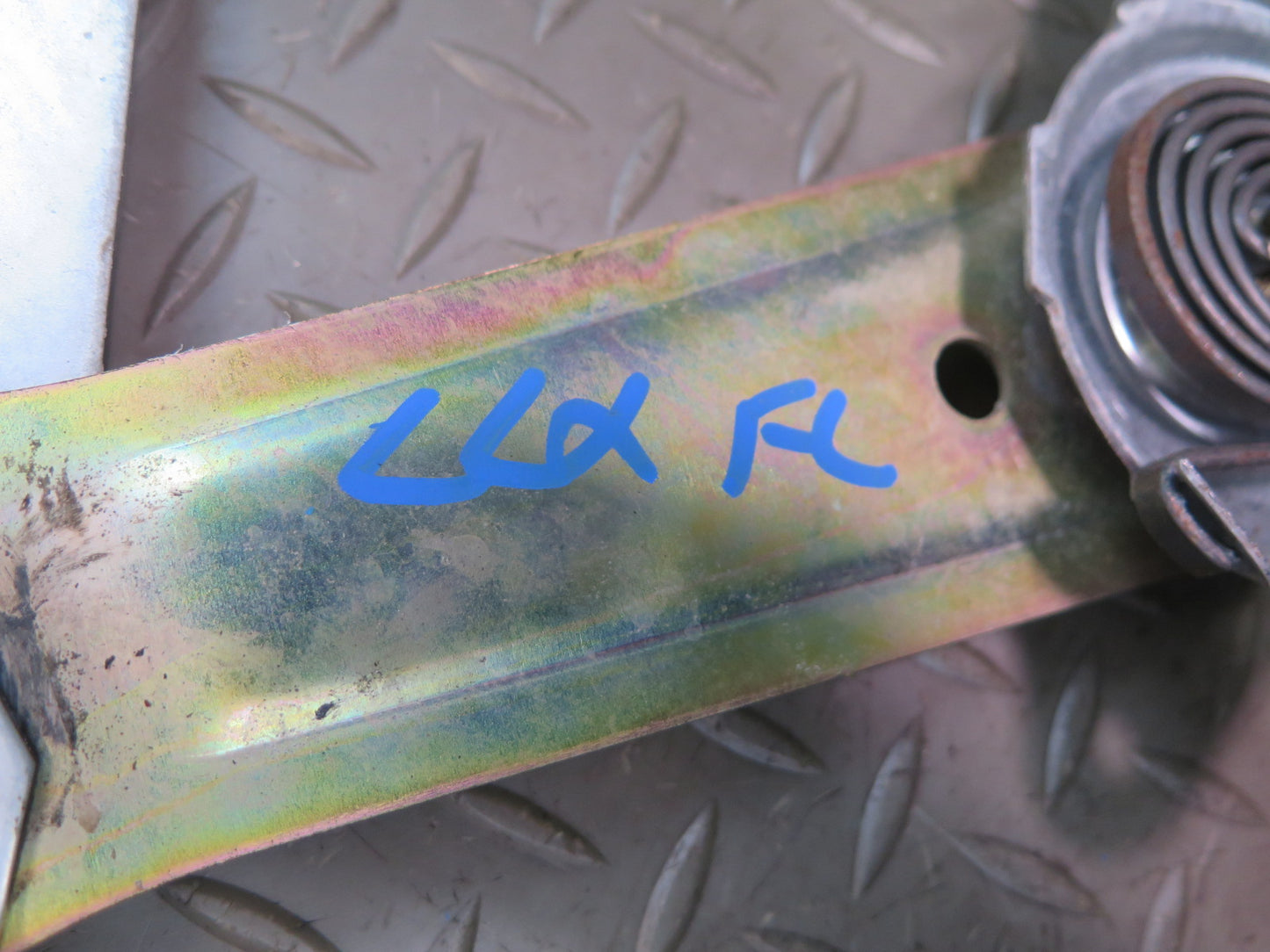 1998-2007 Lexus UZJ100L LX470 Front Left Door Window Regulator w Motor