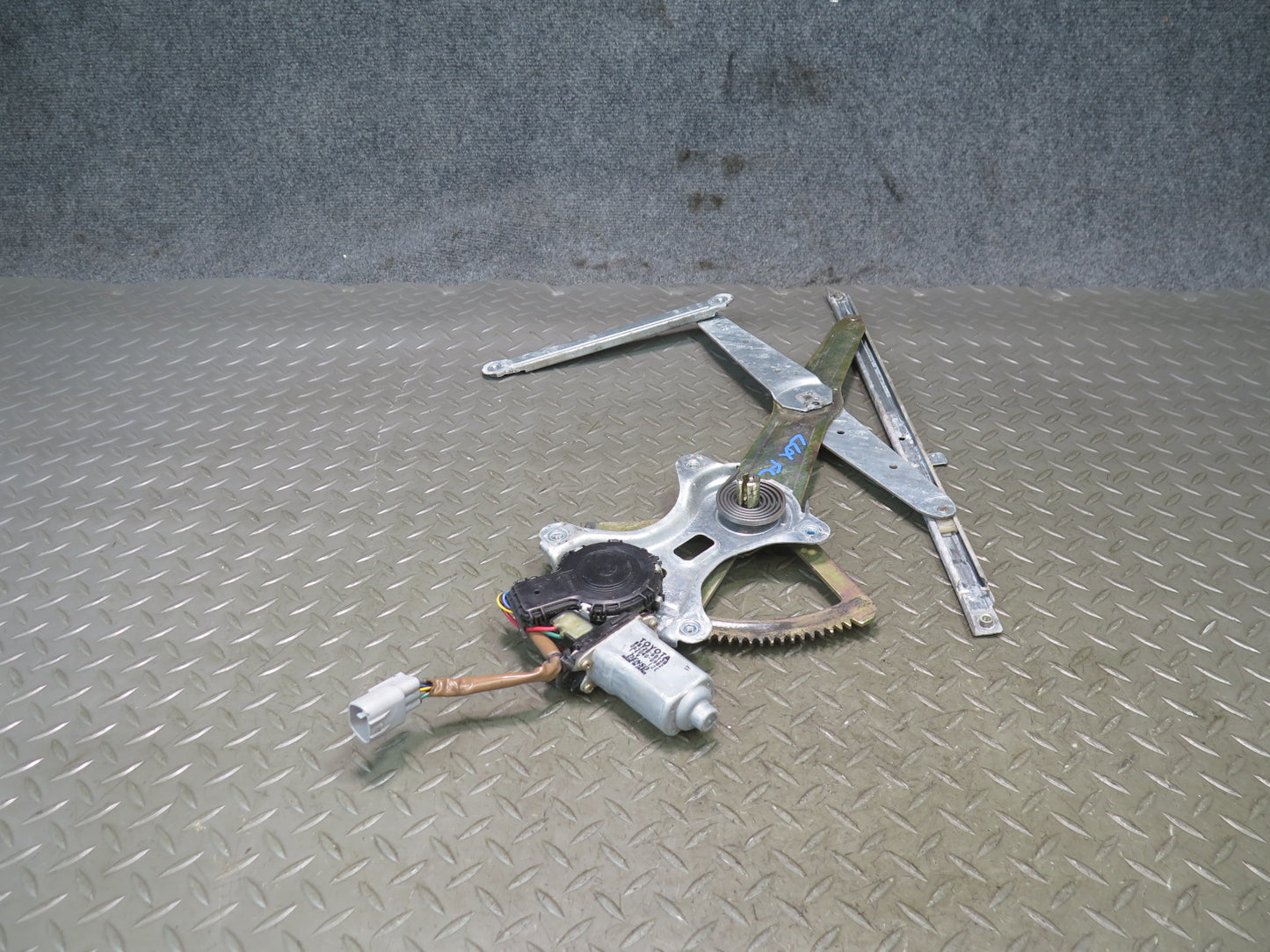 1998-2007 Lexus UZJ100L LX470 Front Left Door Window Regulator w Motor