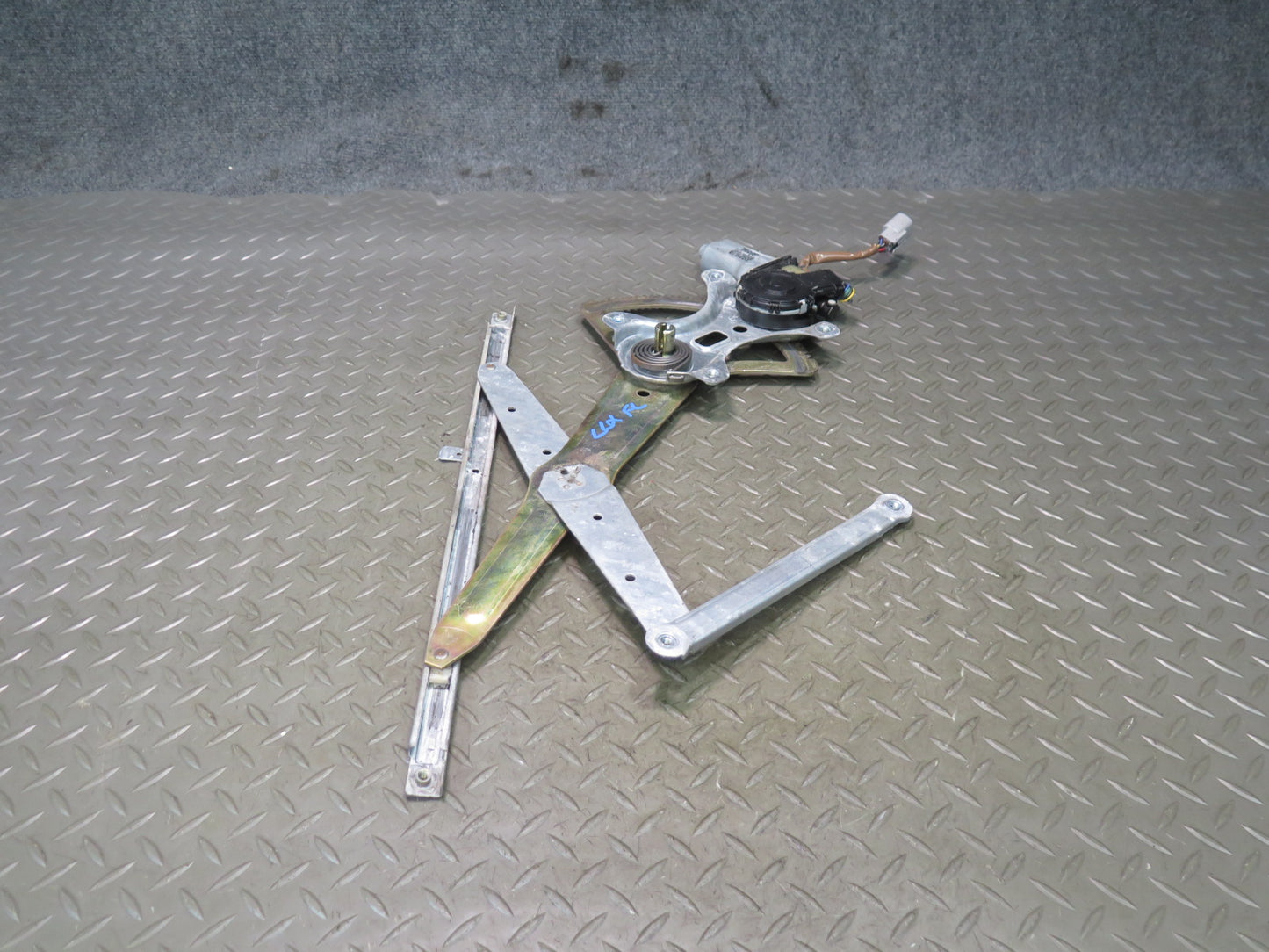 1998-2007 Lexus UZJ100L LX470 Front Left Door Window Regulator w Motor