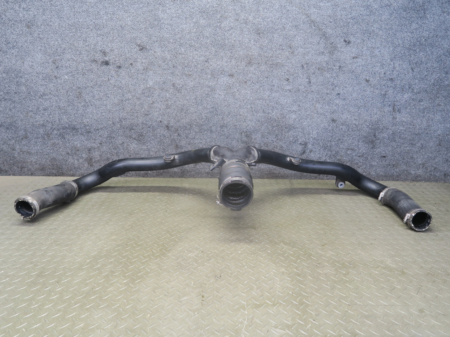 2015-2018 Porsche Macan Turbo 3.6L Engine Intercooler Y Connector Pipe