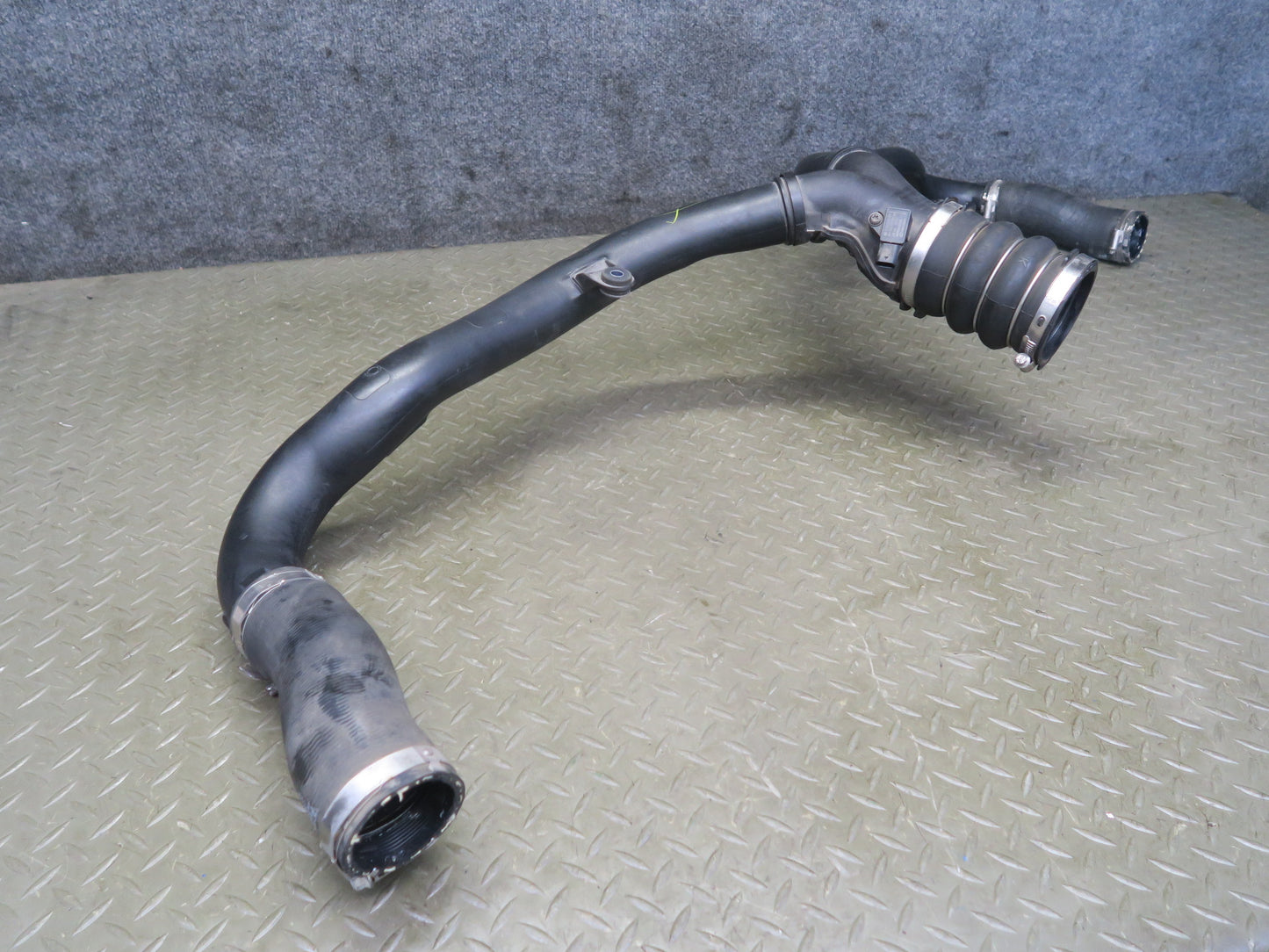 2015-2018 Porsche Macan Turbo 3.6L Engine Intercooler Y Connector Pipe