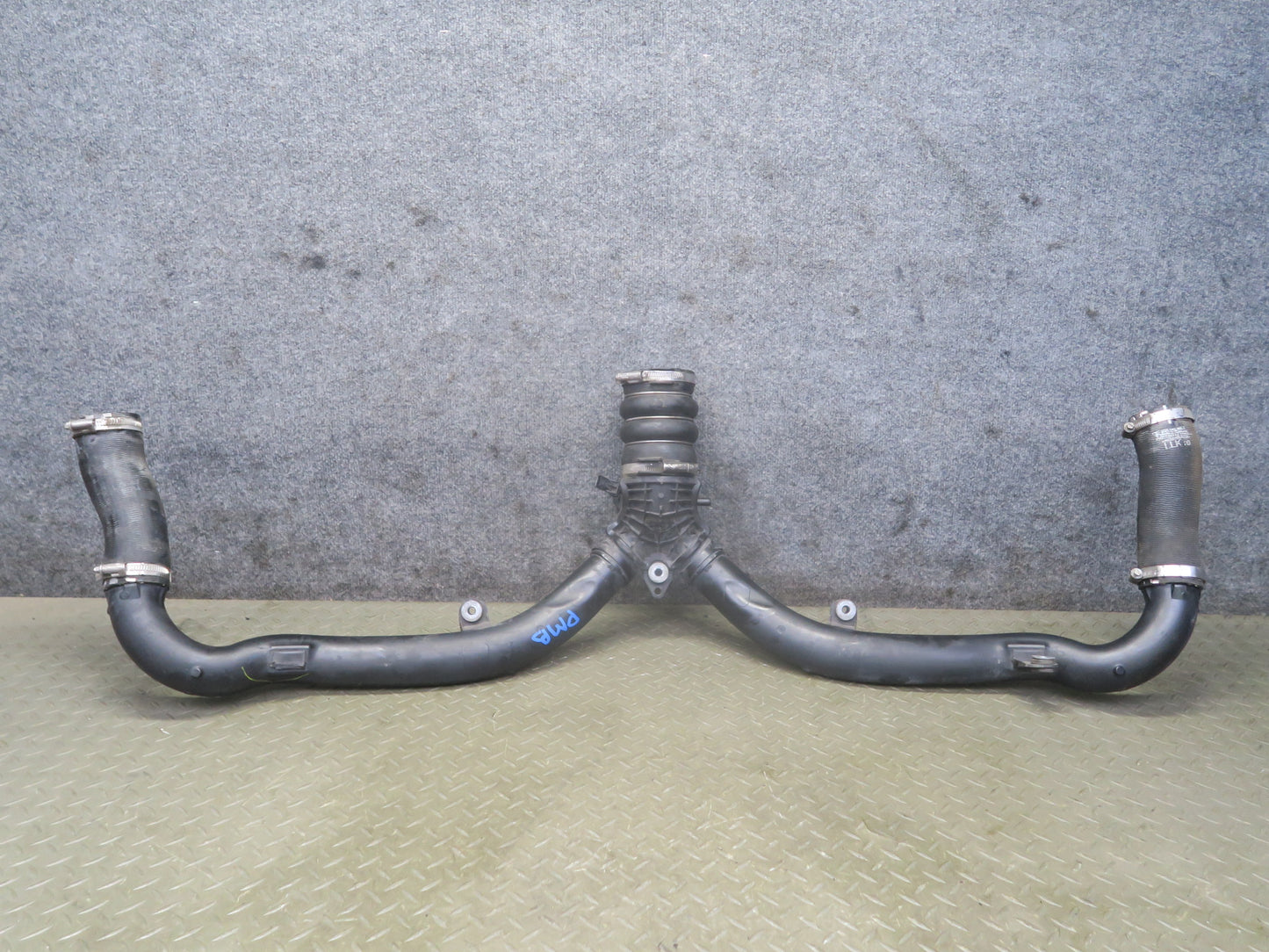 2015-2018 Porsche Macan Turbo 3.6L Engine Intercooler Y Connector Pipe