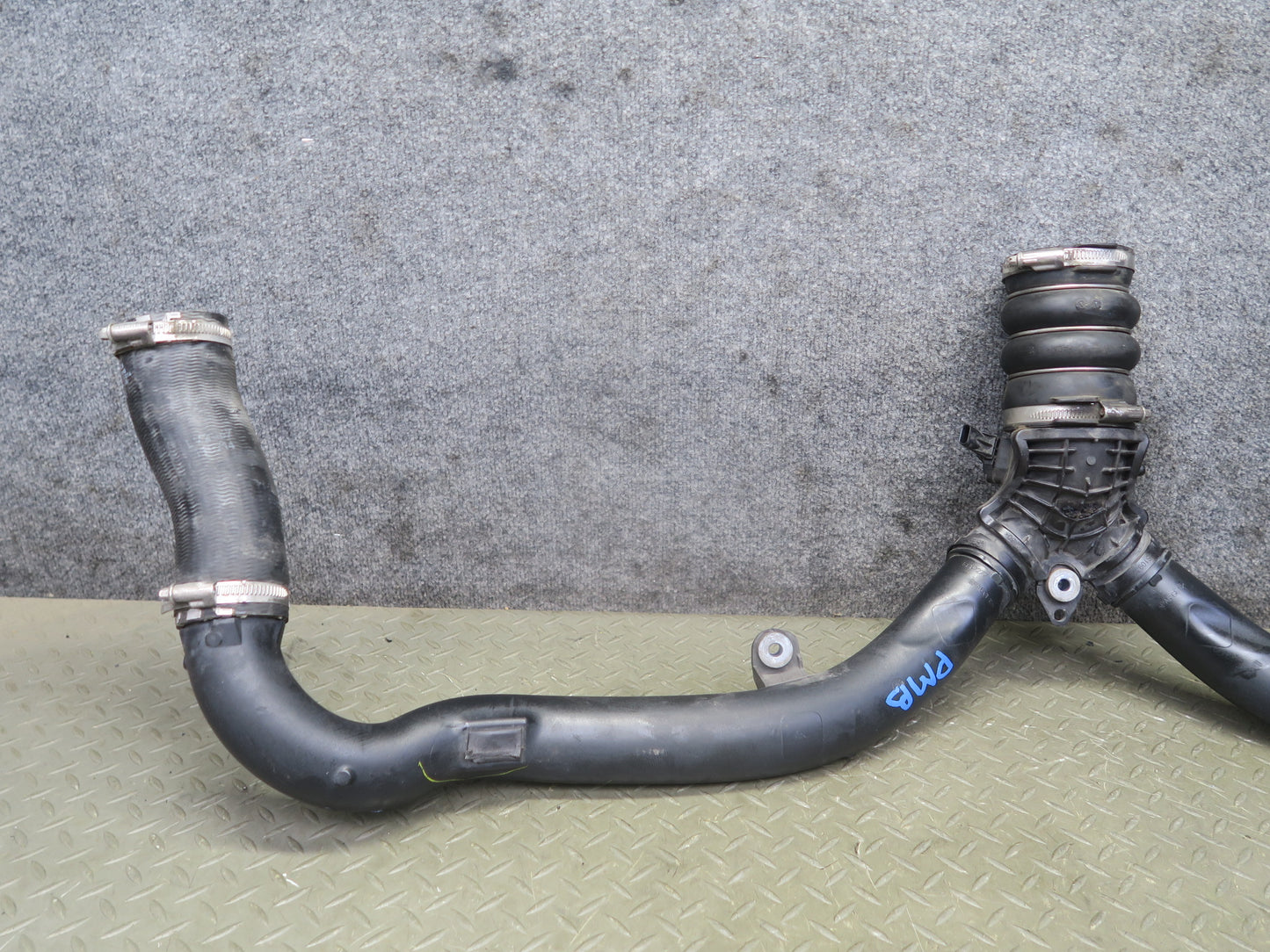 2015-2018 Porsche Macan Turbo 3.6L Engine Intercooler Y Connector Pipe