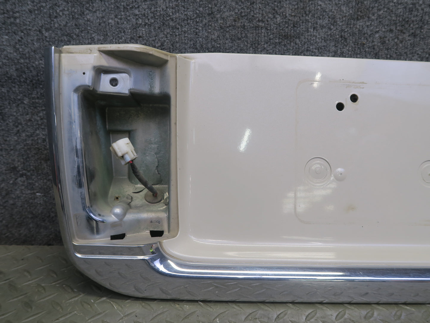 2003-2007 Lexus UZJ100L LX470 Rear Trunk Lid License Plate Molding Panel