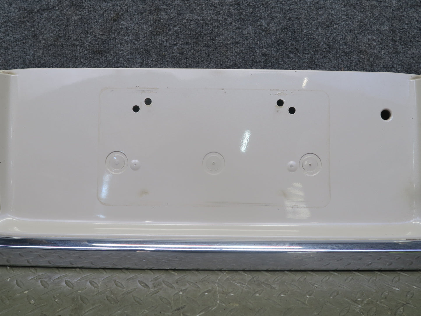 2003-2007 Lexus UZJ100L LX470 Rear Trunk Lid License Plate Molding Panel