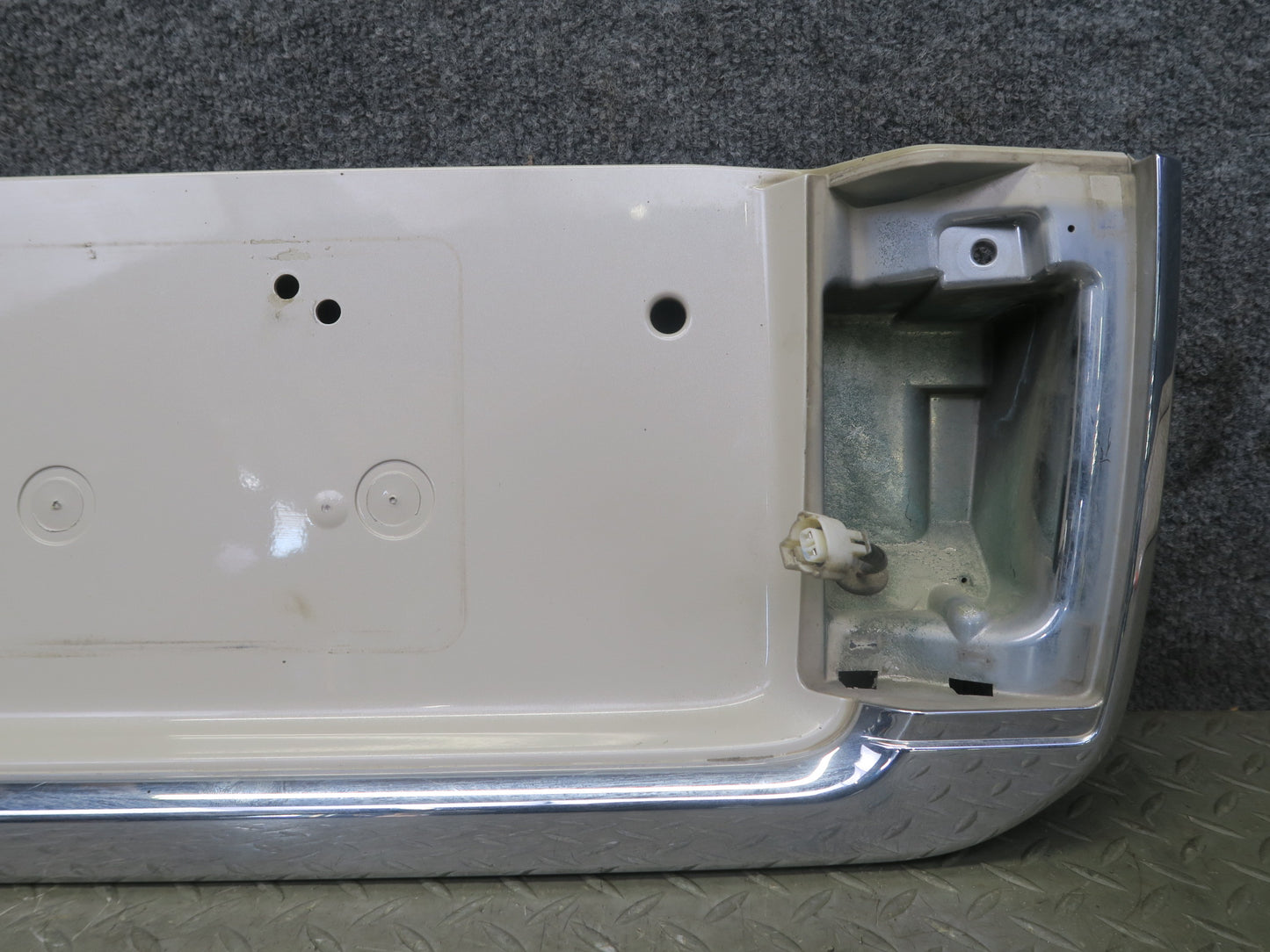 2003-2007 Lexus UZJ100L LX470 Rear Trunk Lid License Plate Molding Panel