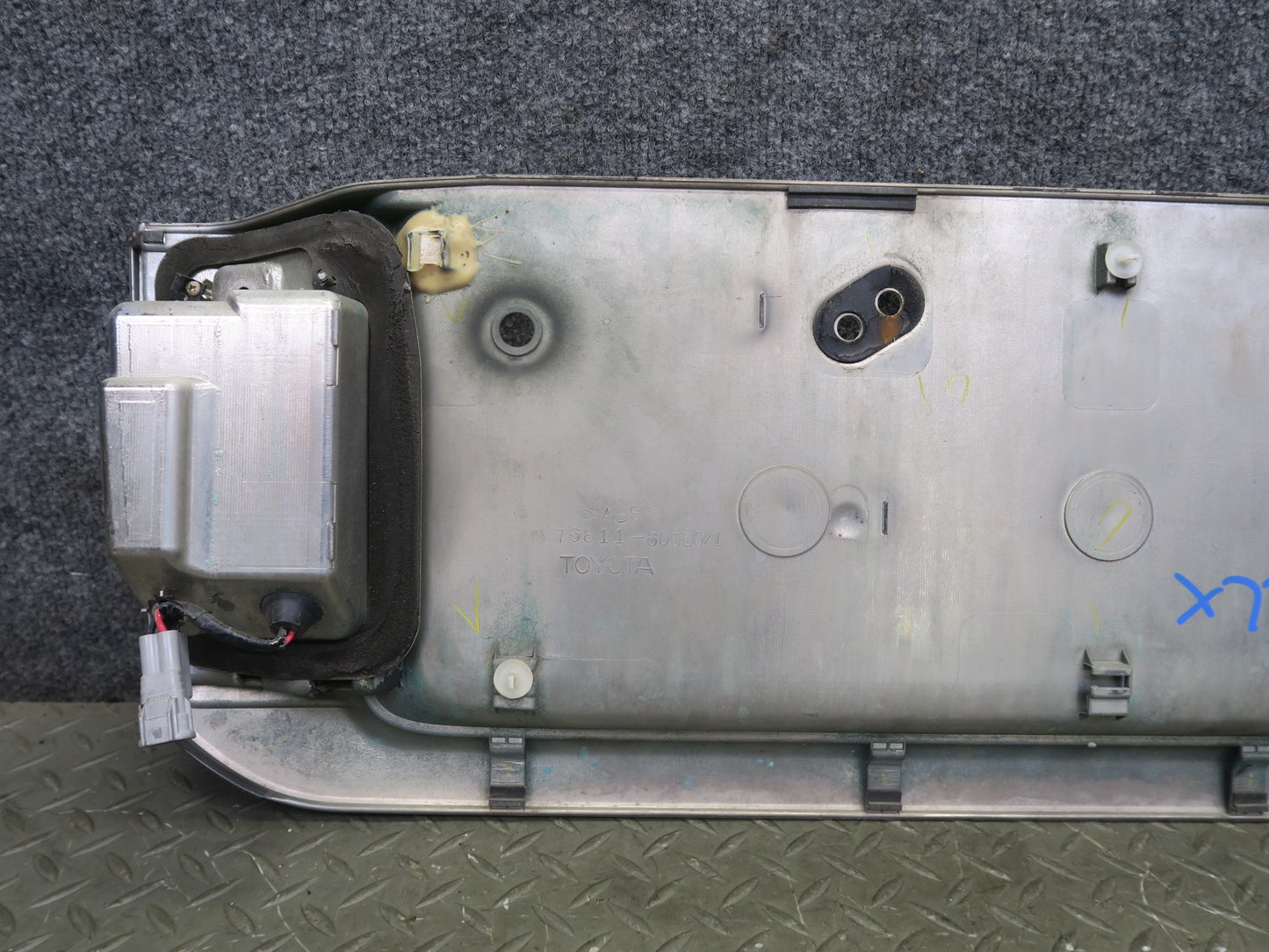 2003-2007 Lexus UZJ100L LX470 Rear Trunk Lid License Plate Molding Panel
