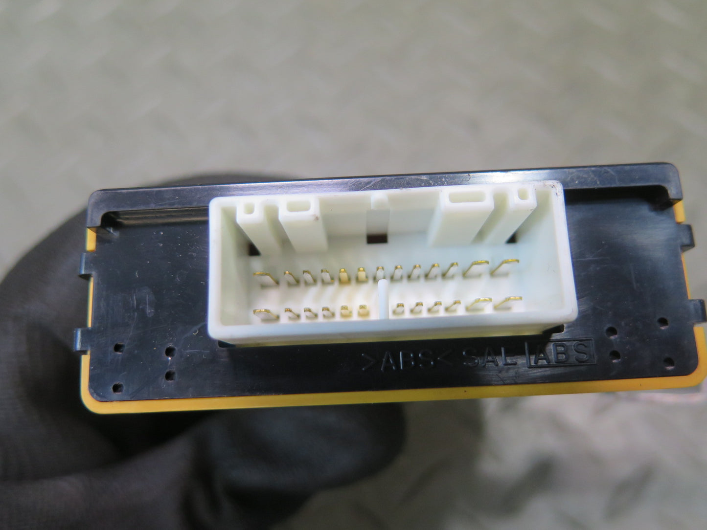 2003-2007 Lexus UZJ100L LX470 Outer Mirror Memory Control Module 89430-60040