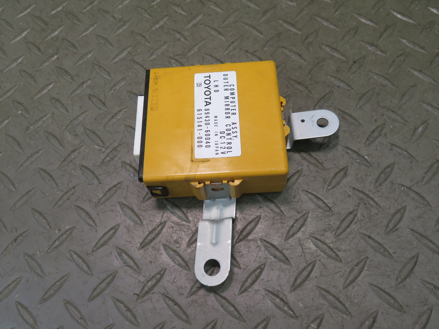 2003-2007 Lexus UZJ100L LX470 Outer Mirror Memory Control Module 89430-60040