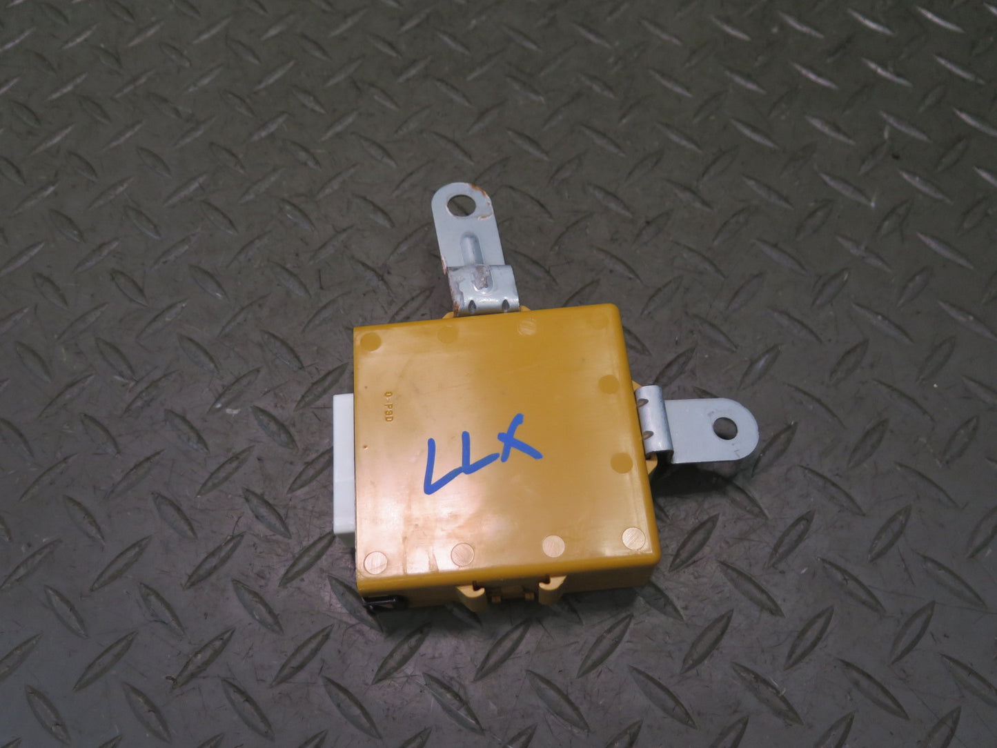 2003-2007 Lexus UZJ100L LX470 Outer Mirror Memory Control Module 89430-60040