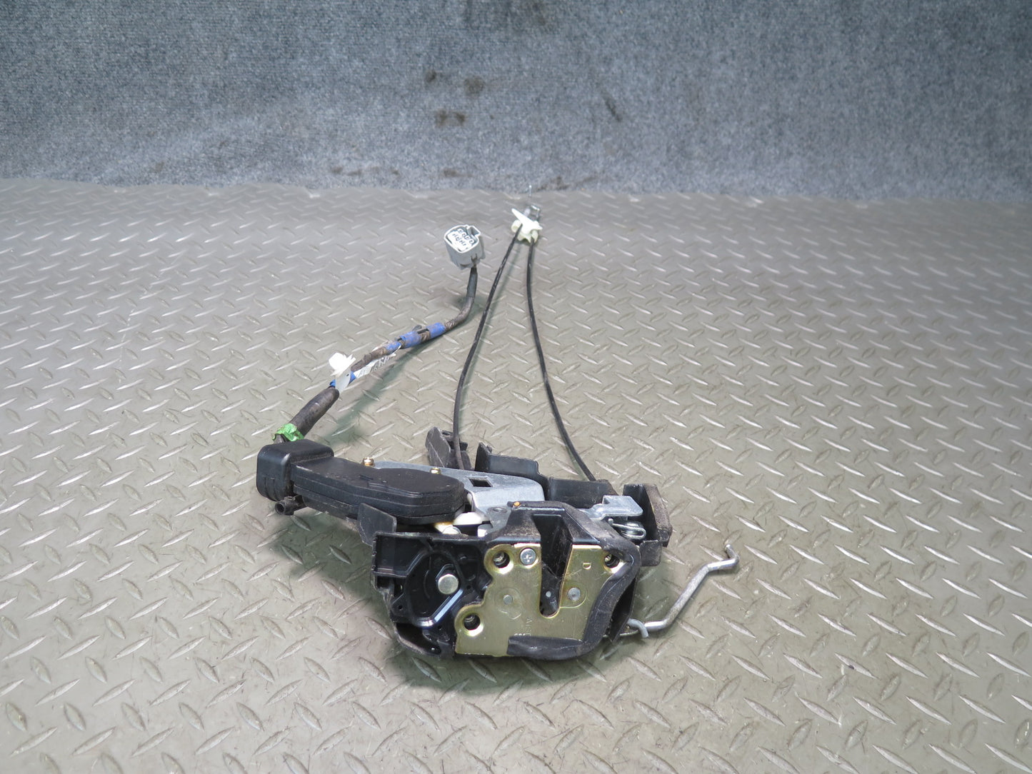 2003-2007 Lexus UZJ100L LX470 Front Right Door Lock Latch Actuator